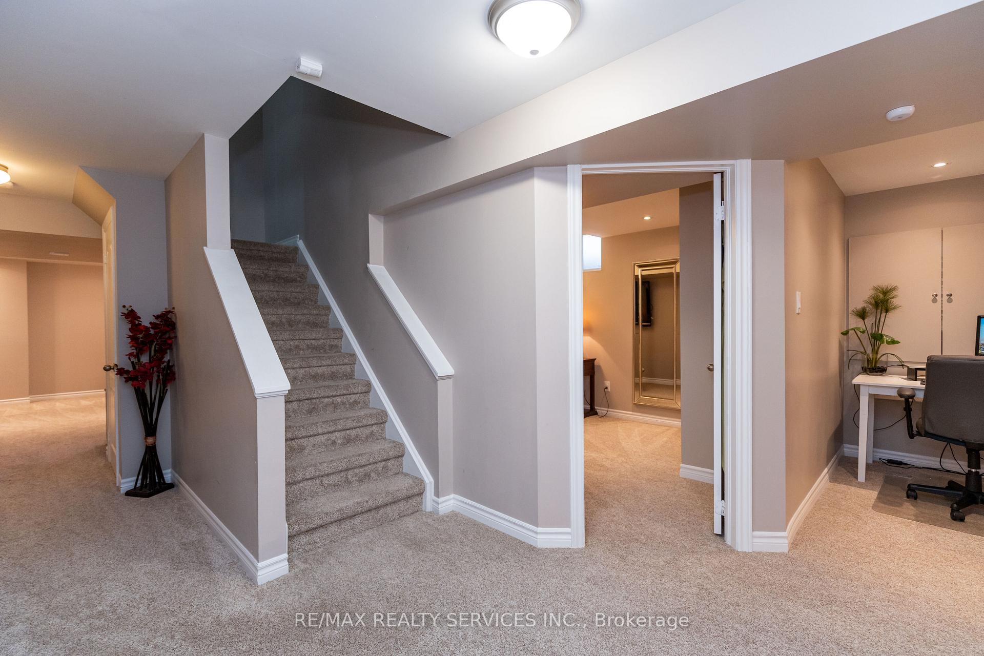 Photo 33 of 48 Amboise Crescent, Brampton, Fletcher's Meadow — HOMEH