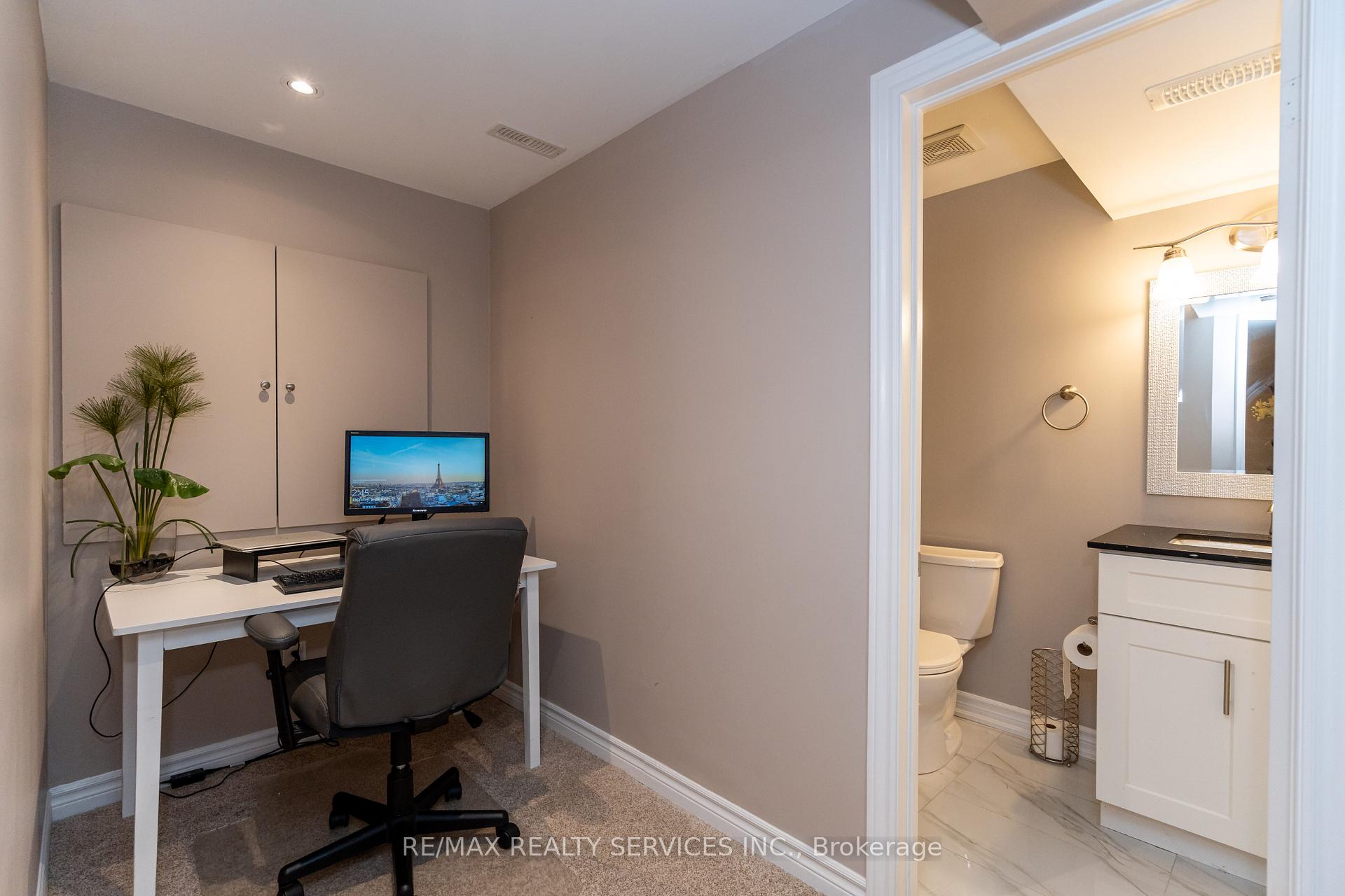 Photo 36 of 48 Amboise Crescent, Brampton, Fletcher's Meadow — HOMEH