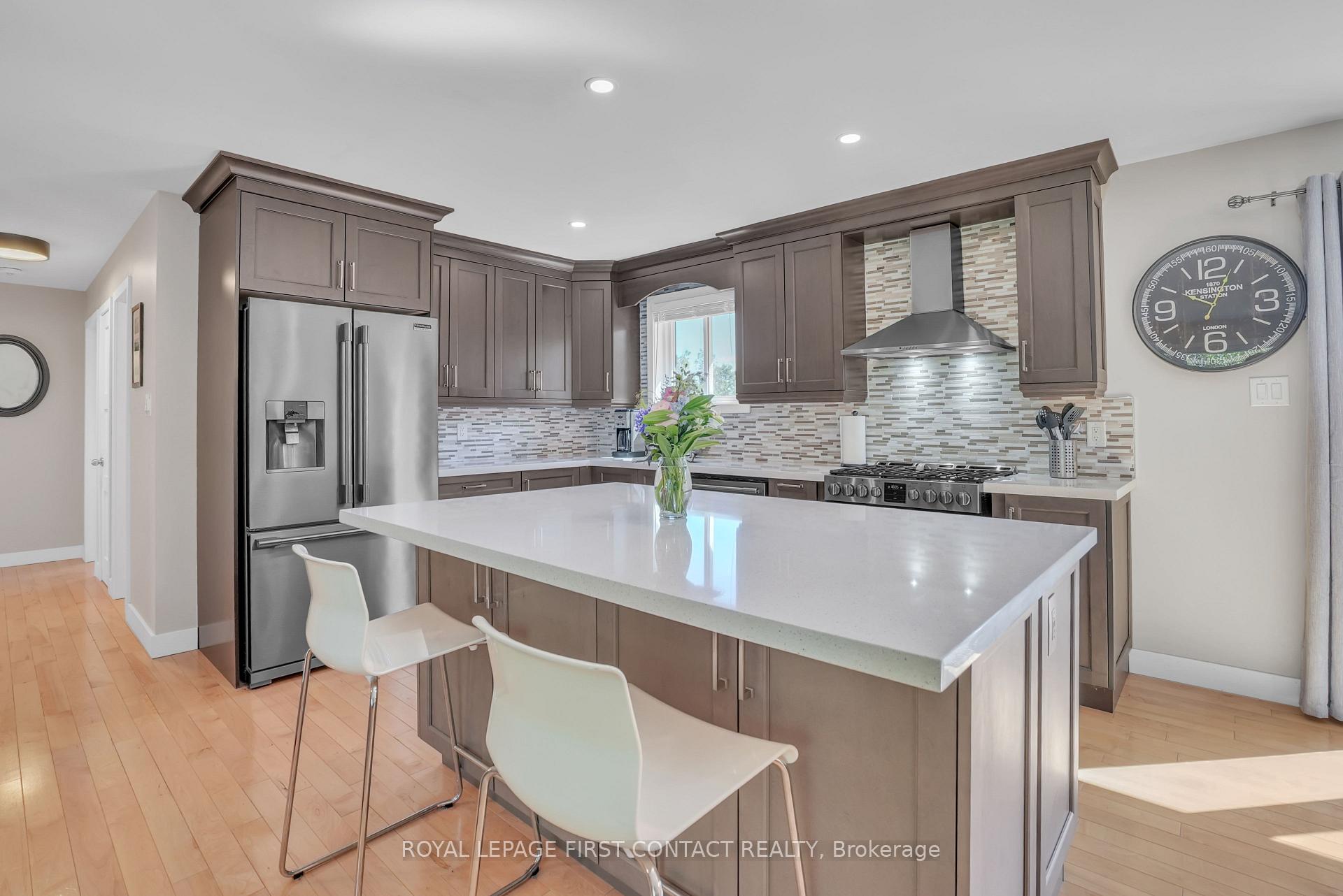 Photo 2 of 23 Spencer Trail, Oro-Medonte, Shanty Bay — HOMEH