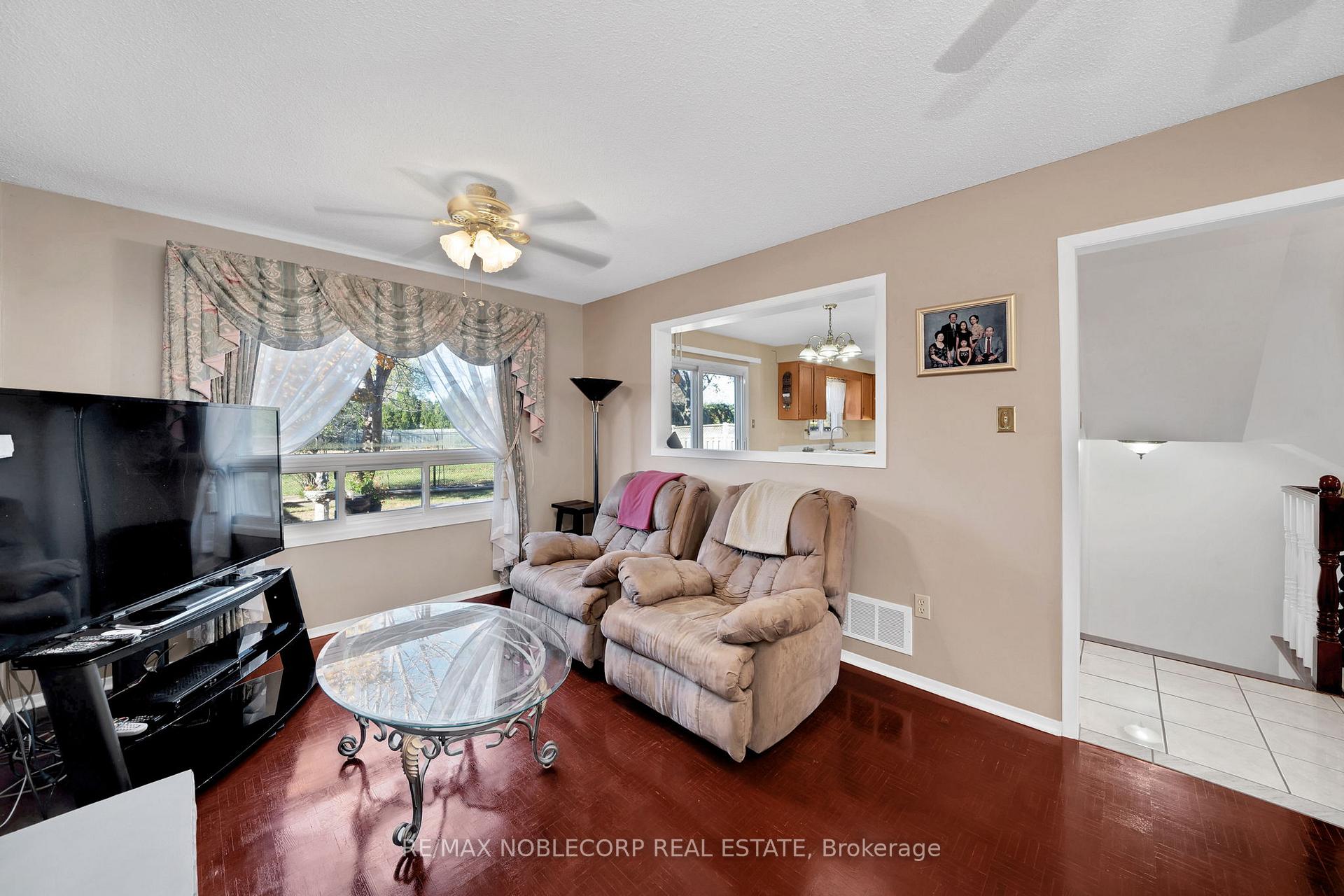 Photo 11 of 62 Coronation Circle, Brampton, Heart Lake West — HOMEH