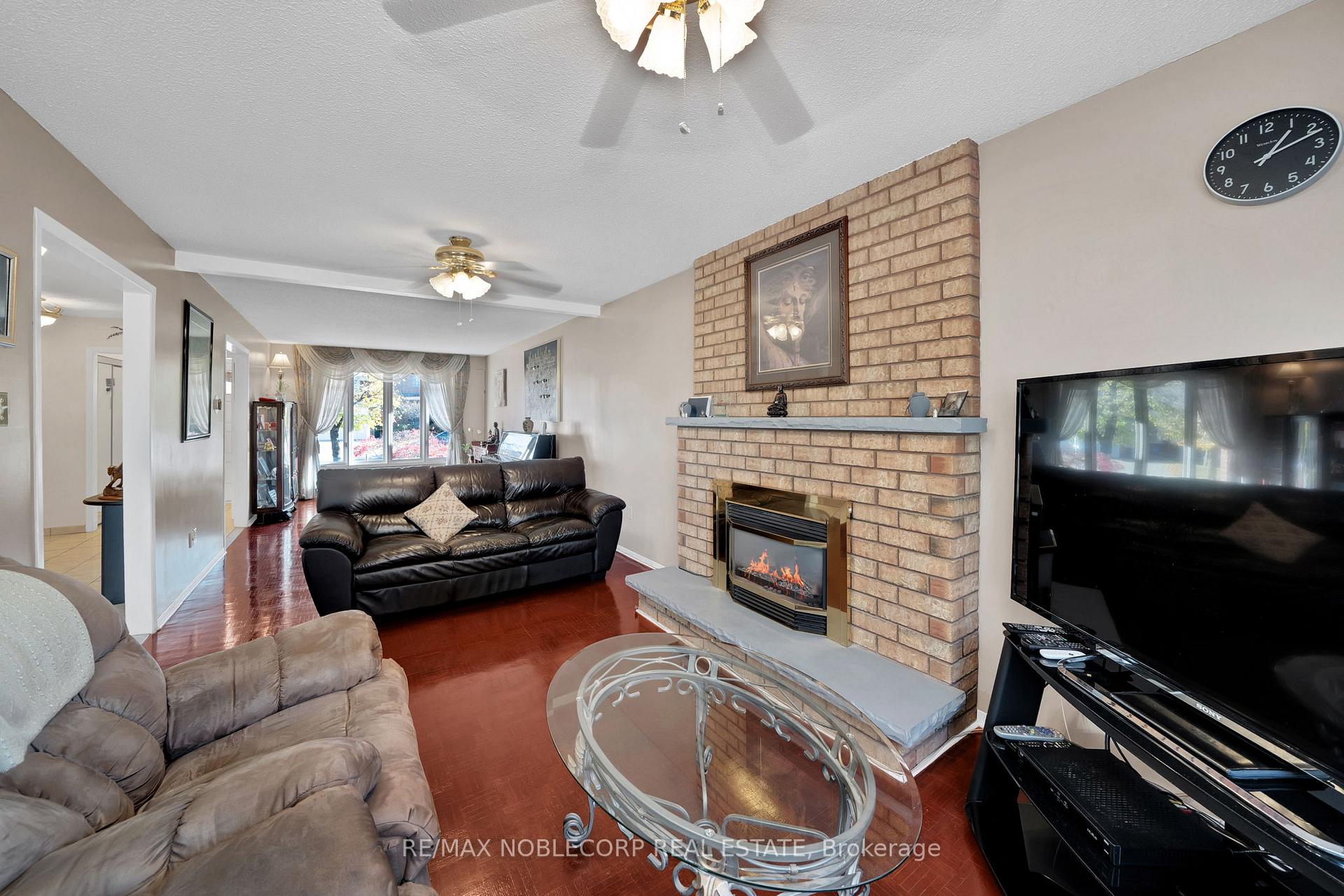 Photo 12 of 62 Coronation Circle, Brampton, Heart Lake West — HOMEH