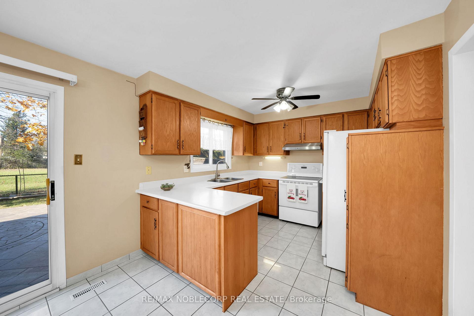 Photo 15 of 62 Coronation Circle, Brampton, Heart Lake West — HOMEH