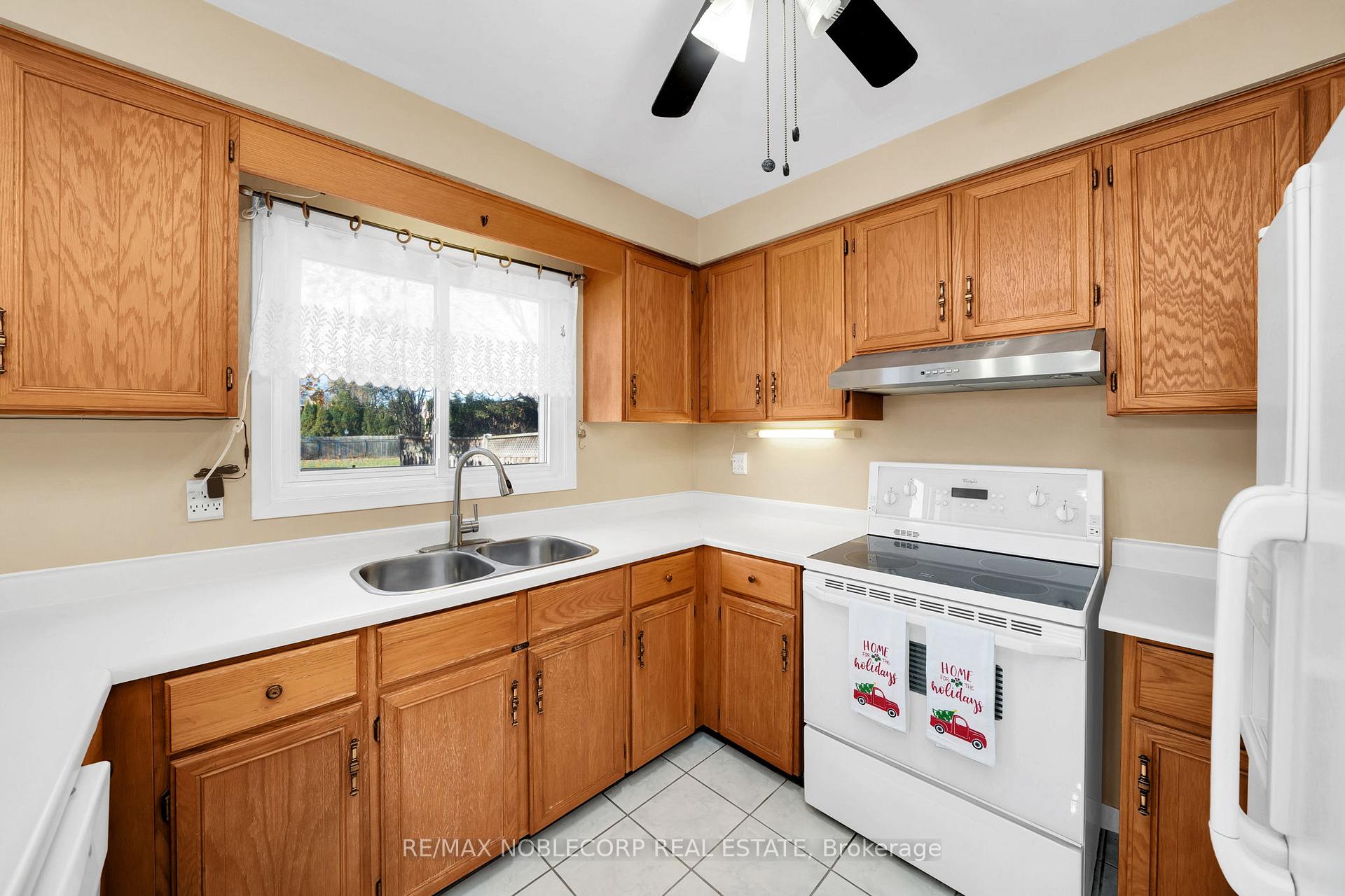 Photo 14 of 62 Coronation Circle, Brampton, Heart Lake West — HOMEH
