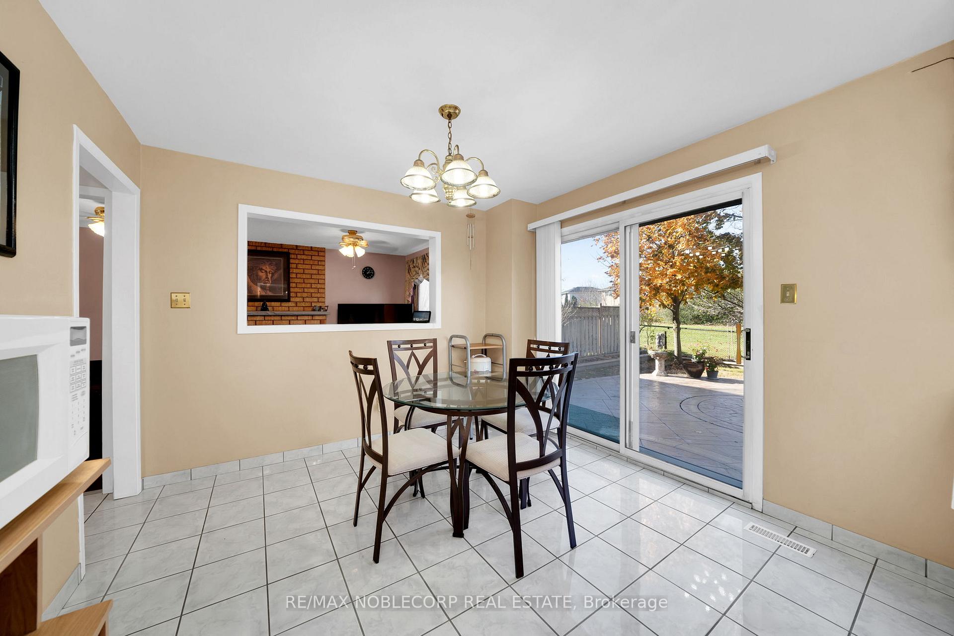 Photo 16 of 62 Coronation Circle, Brampton, Heart Lake West — HOMEH