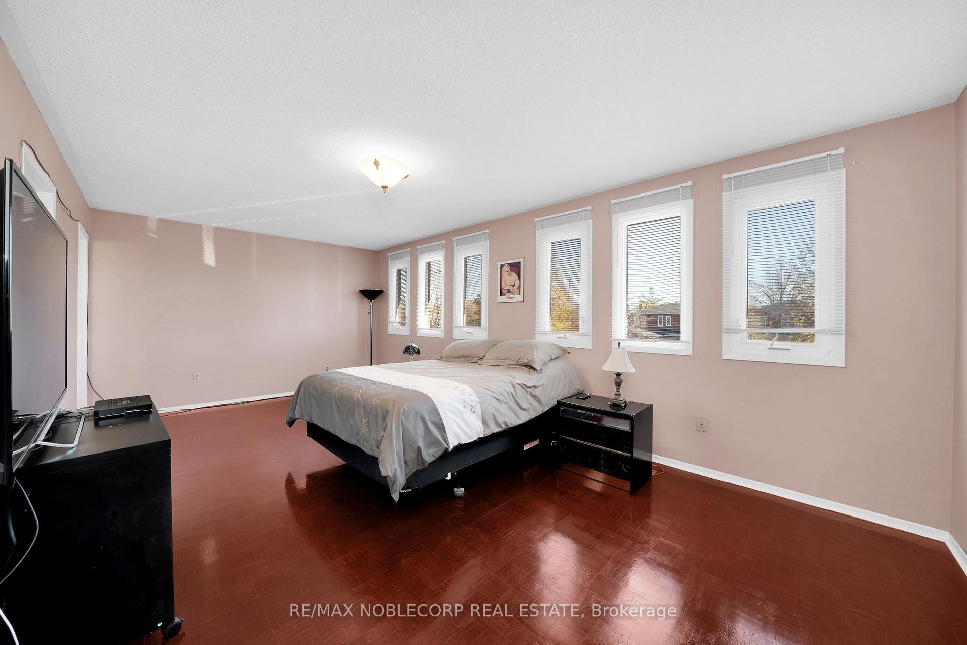 Photo 22 of 62 Coronation Circle, Brampton, Heart Lake West — HOMEH