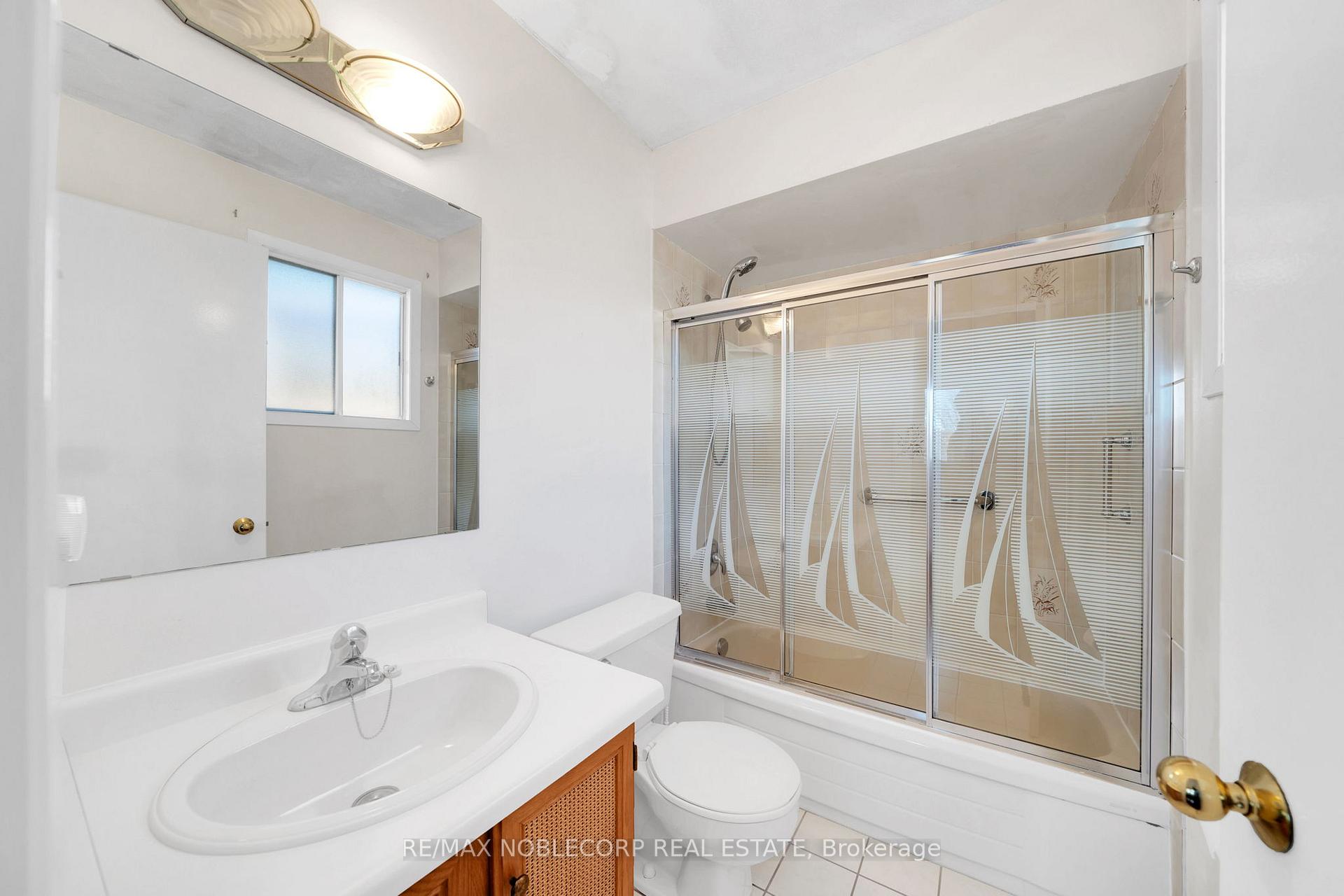 Photo 21 of 62 Coronation Circle, Brampton, Heart Lake West — HOMEH