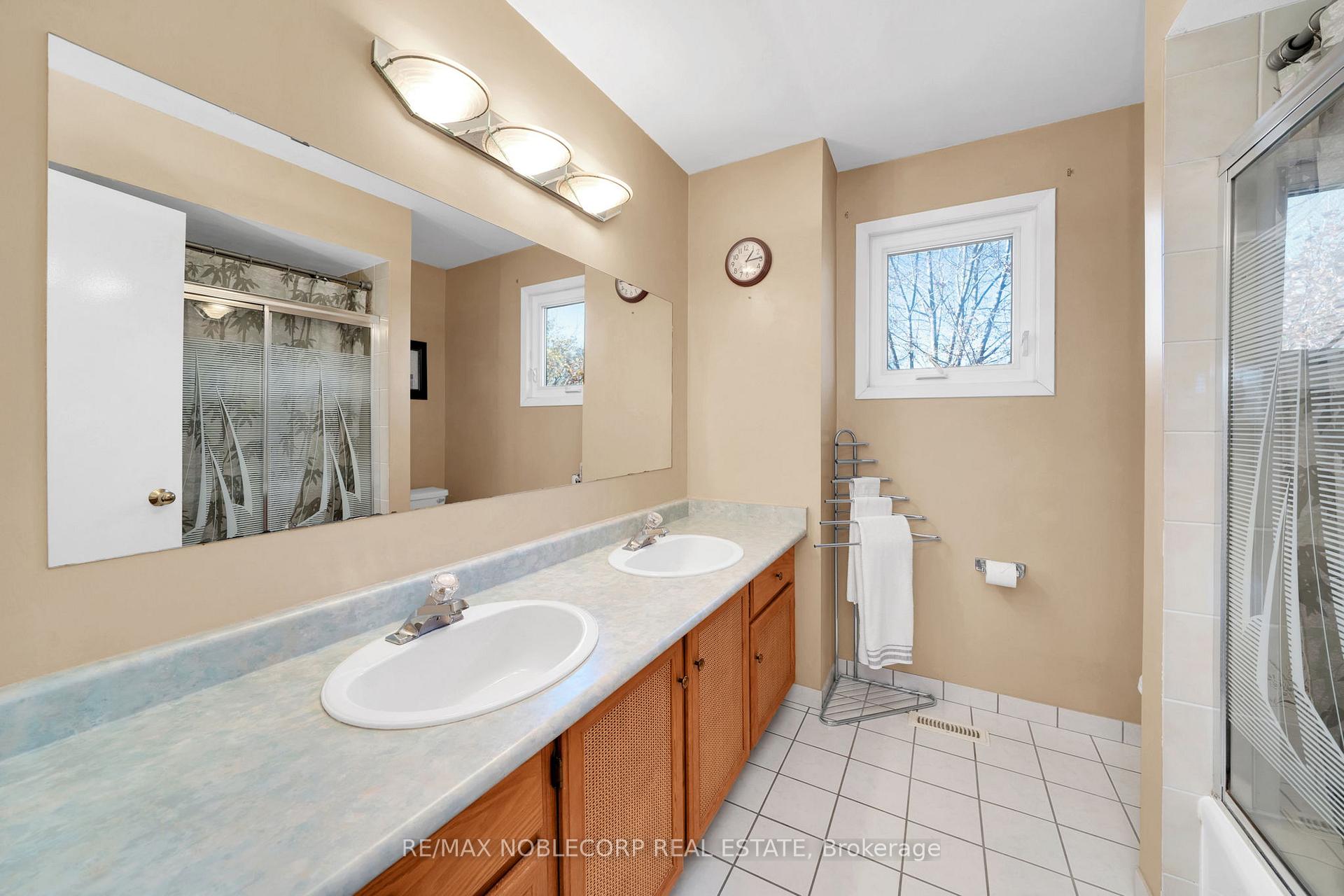 Photo 30 of 62 Coronation Circle, Brampton, Heart Lake West — HOMEH