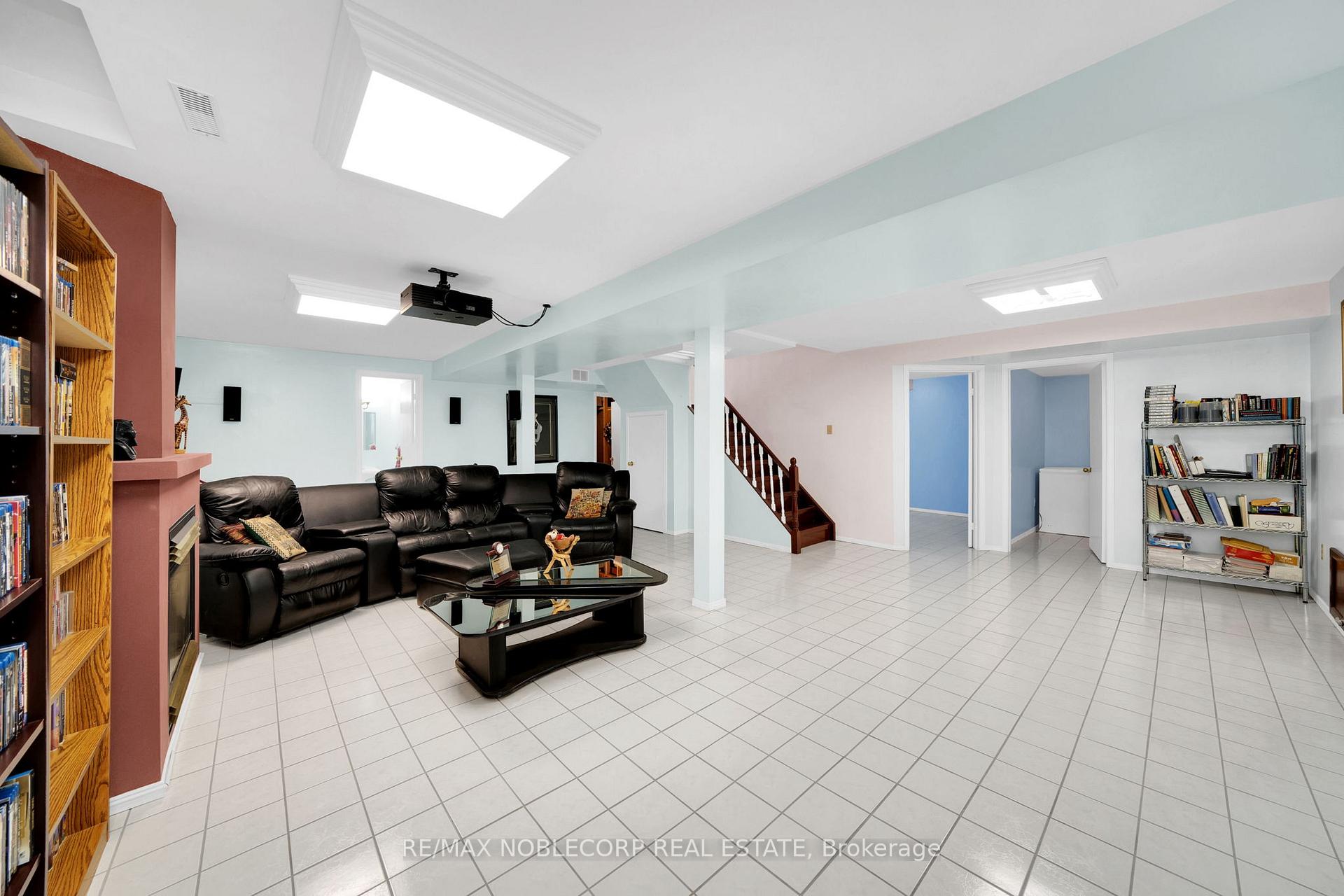 Photo 32 of 62 Coronation Circle, Brampton, Heart Lake West — HOMEH