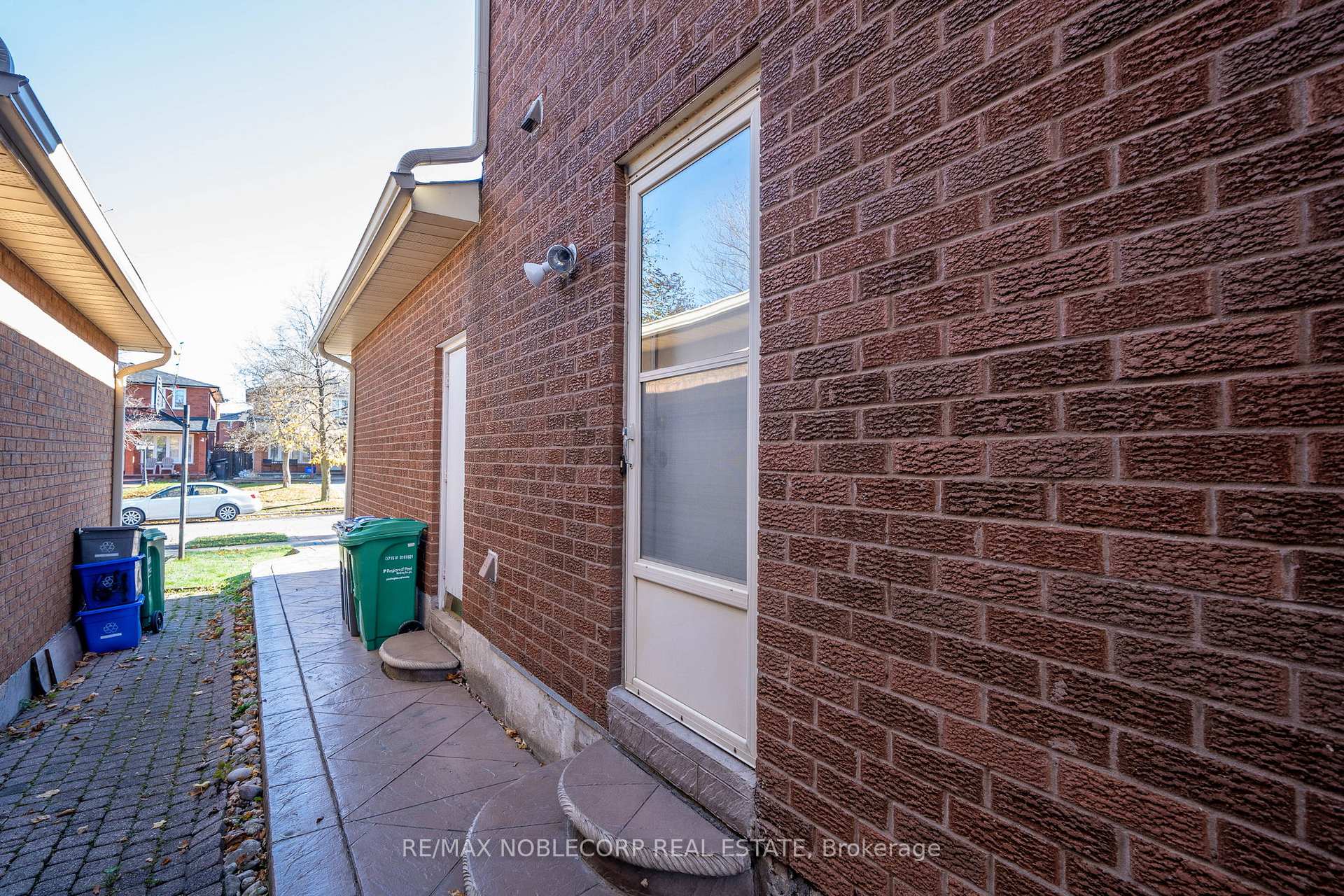 Photo 36 of 62 Coronation Circle, Brampton, Heart Lake West — HOMEH