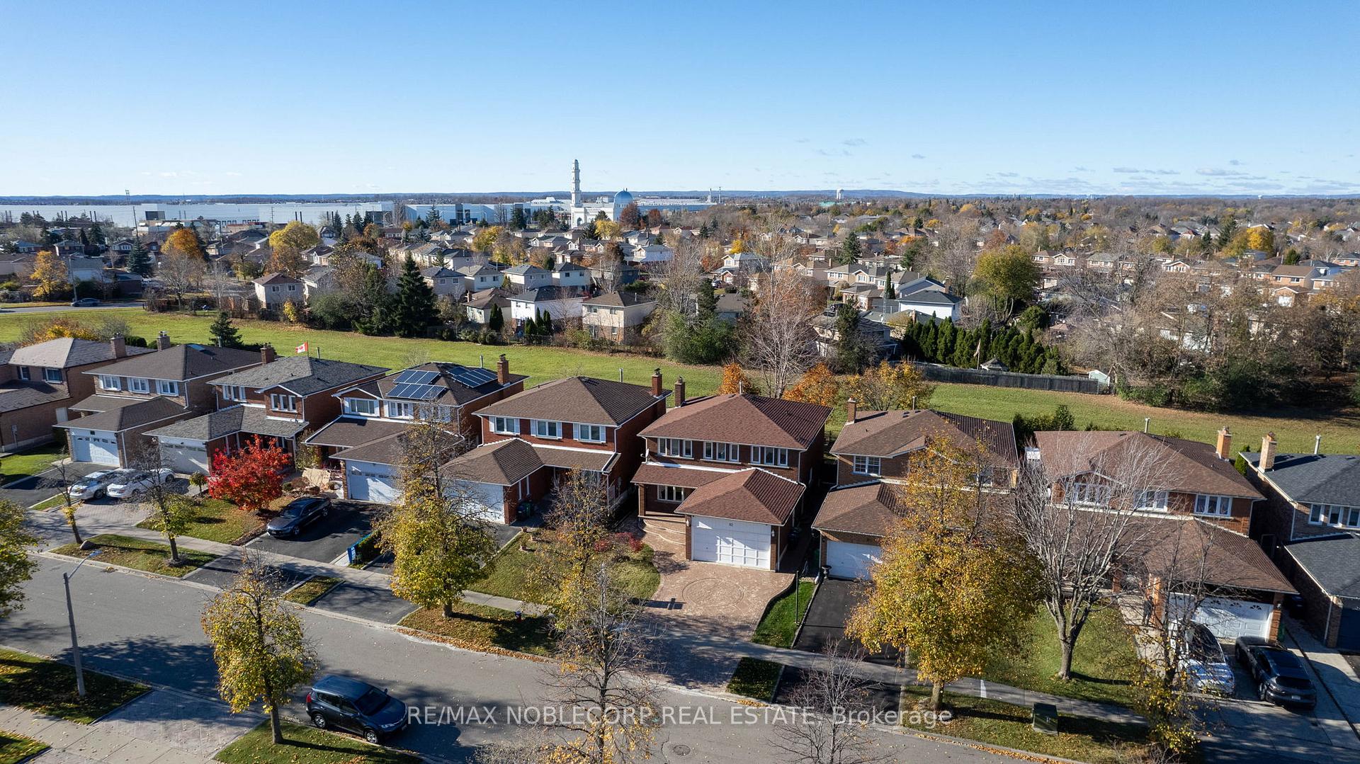 Photo 38 of 62 Coronation Circle, Brampton, Heart Lake West — HOMEH