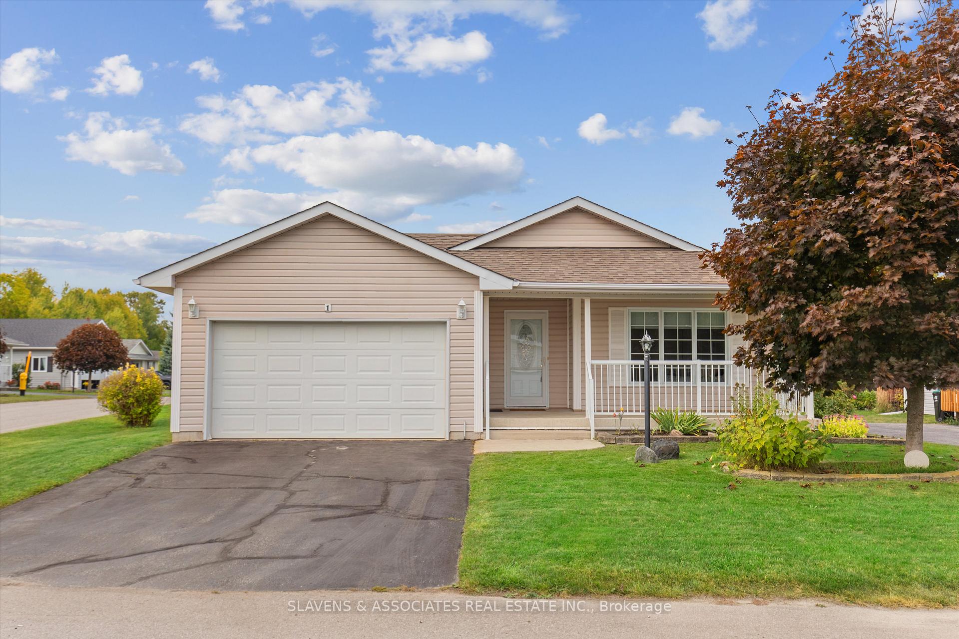 Photo 2 of 1 Illinois Crescent, Wasaga Beach — HOMEH