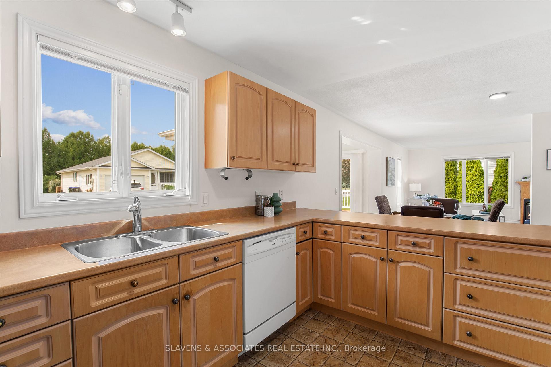 Photo 15 of 1 Illinois Crescent, Wasaga Beach — HOMEH