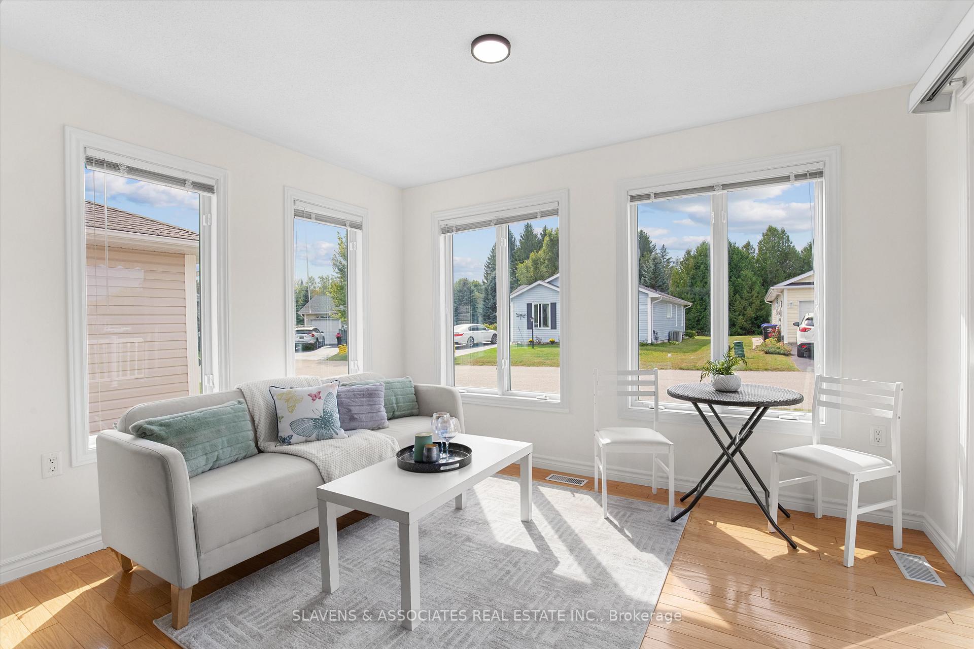 Photo 13 of 1 Illinois Crescent, Wasaga Beach — HOMEH