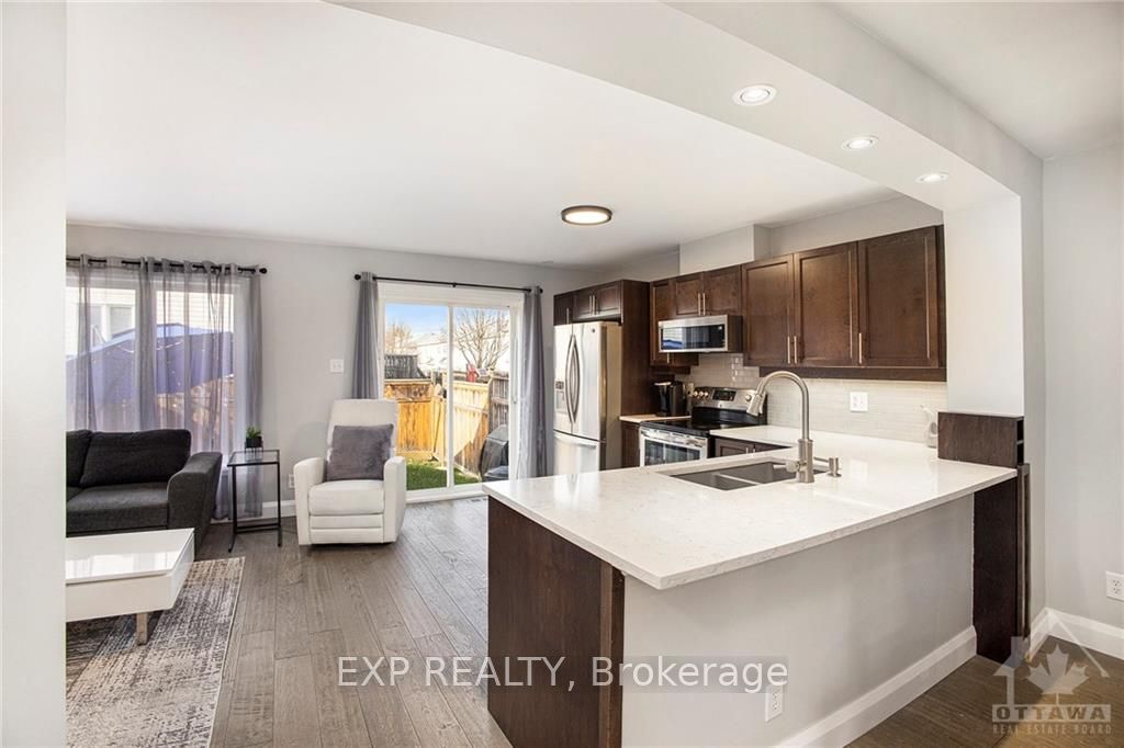 Photo 6 of 102 Par La Ville Circle, Ottawa, Stittsville (North) — HOMEH