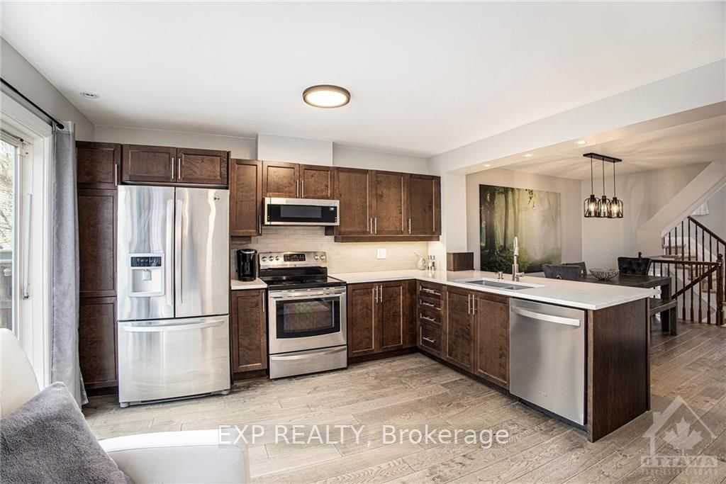 Photo 8 of 102 Par La Ville Circle, Ottawa, Stittsville (North) — HOMEH