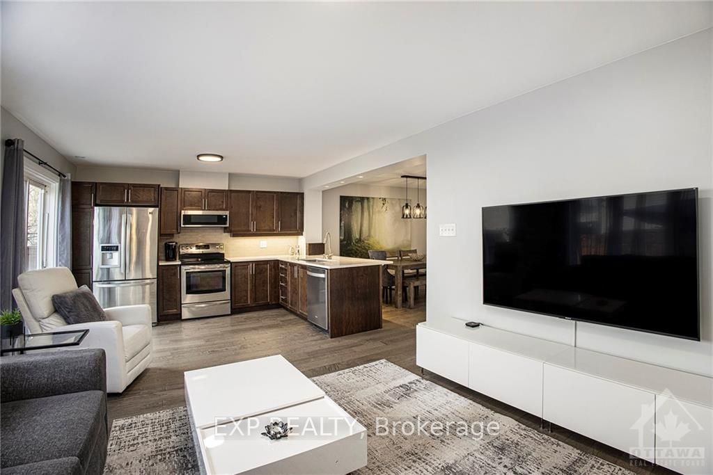 Photo 5 of 102 Par La Ville Circle, Ottawa, Stittsville (North) — HOMEH