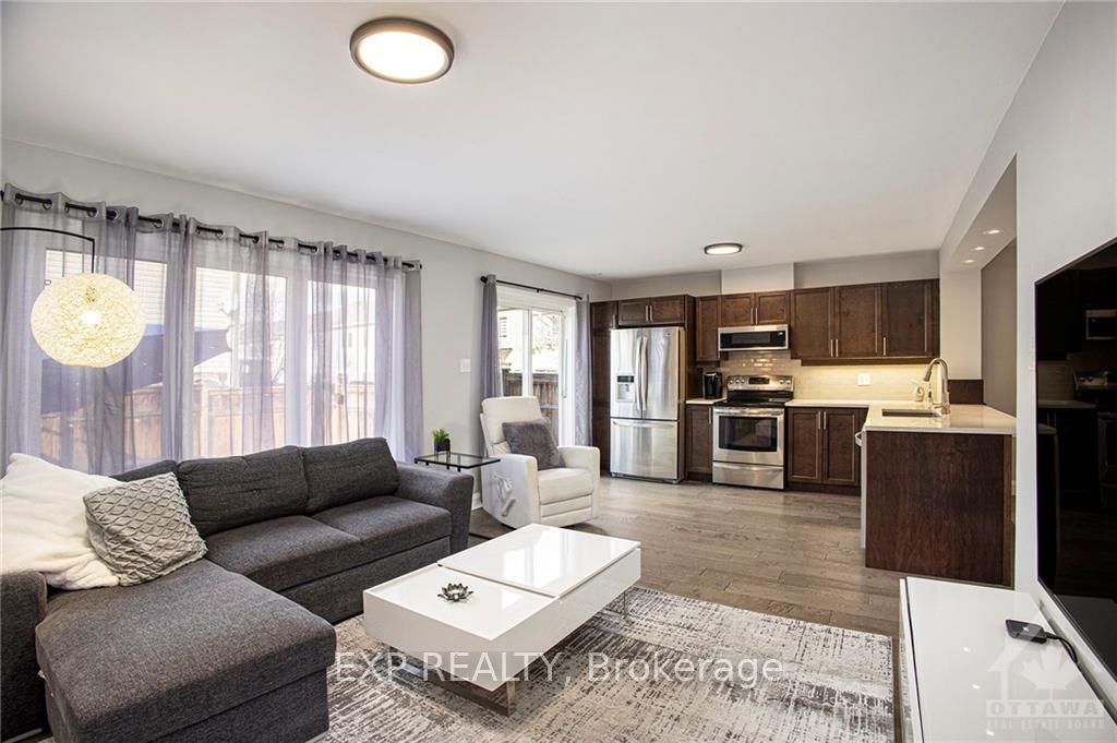Photo 12 of 102 Par La Ville Circle, Ottawa, Stittsville (North) — HOMEH