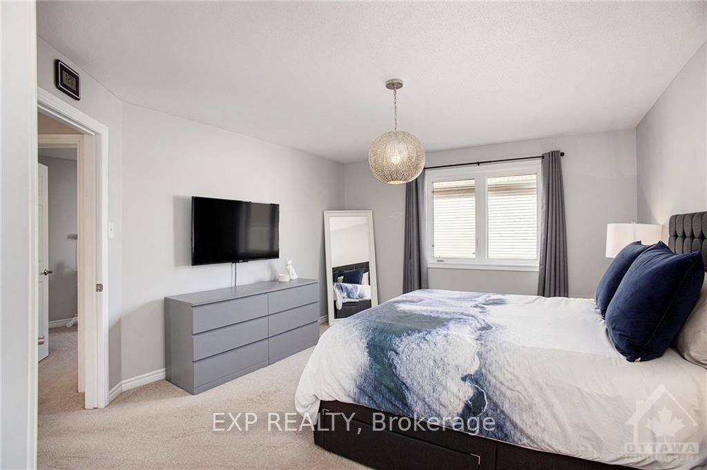 Photo 13 of 102 Par La Ville Circle, Ottawa, Stittsville (North) — HOMEH