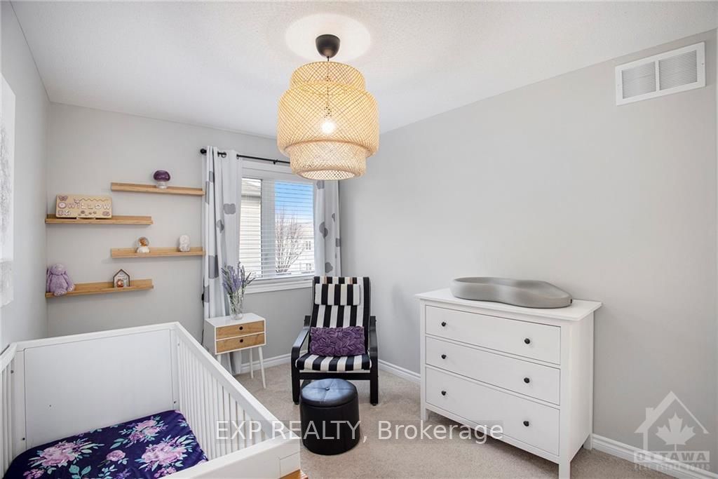 Photo 20 of 102 Par La Ville Circle, Ottawa, Stittsville (North) — HOMEH