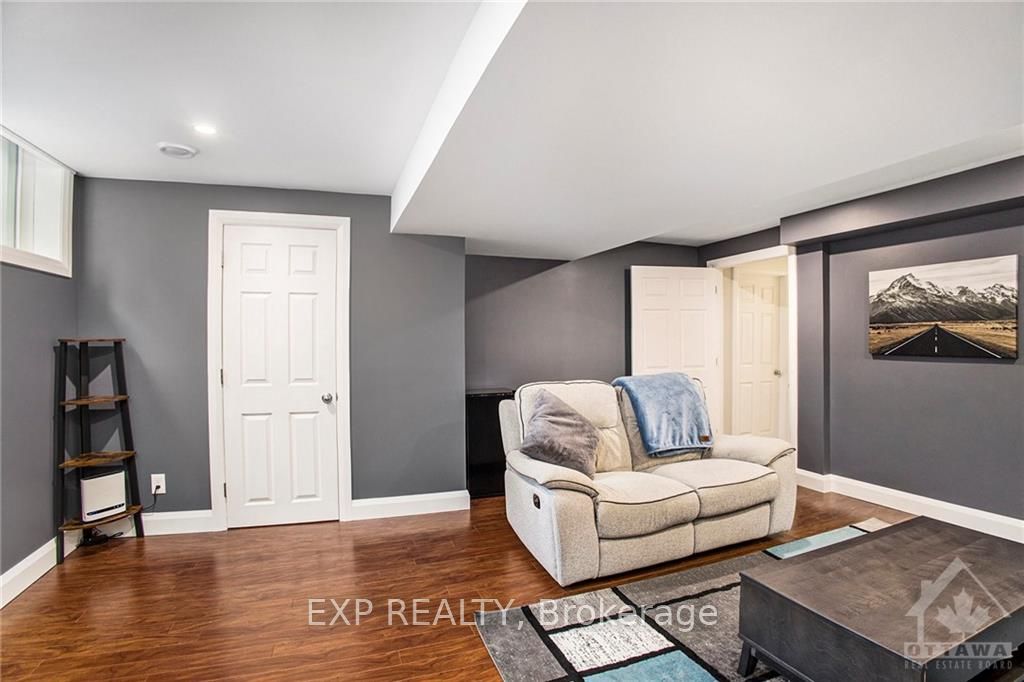 Photo 26 of 102 Par La Ville Circle, Ottawa, Stittsville (North) — HOMEH