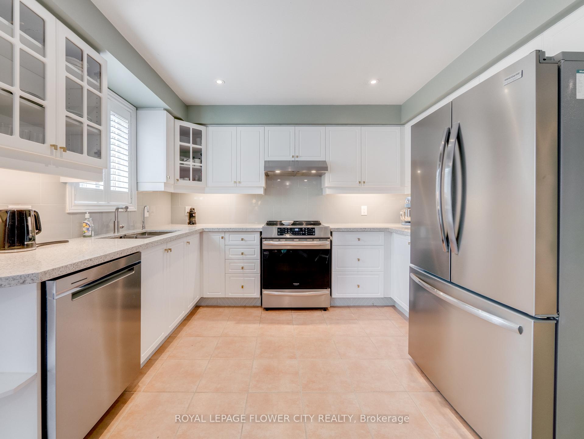 Photo 9 of 39 Pertosa Drive, Brampton, Fletcher's Meadow — HOMEH