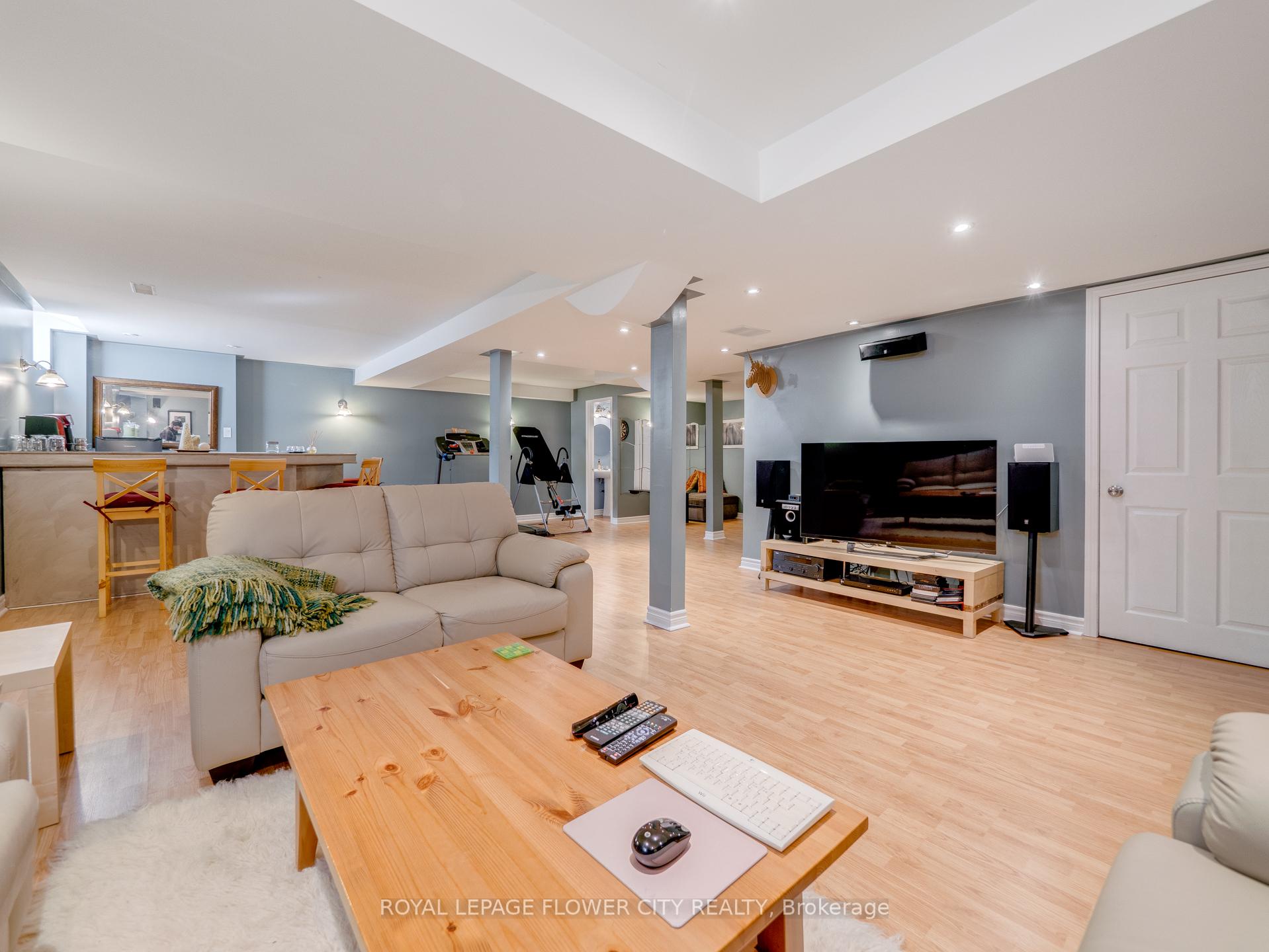 Photo 16 of 39 Pertosa Drive, Brampton, Fletcher's Meadow — HOMEH