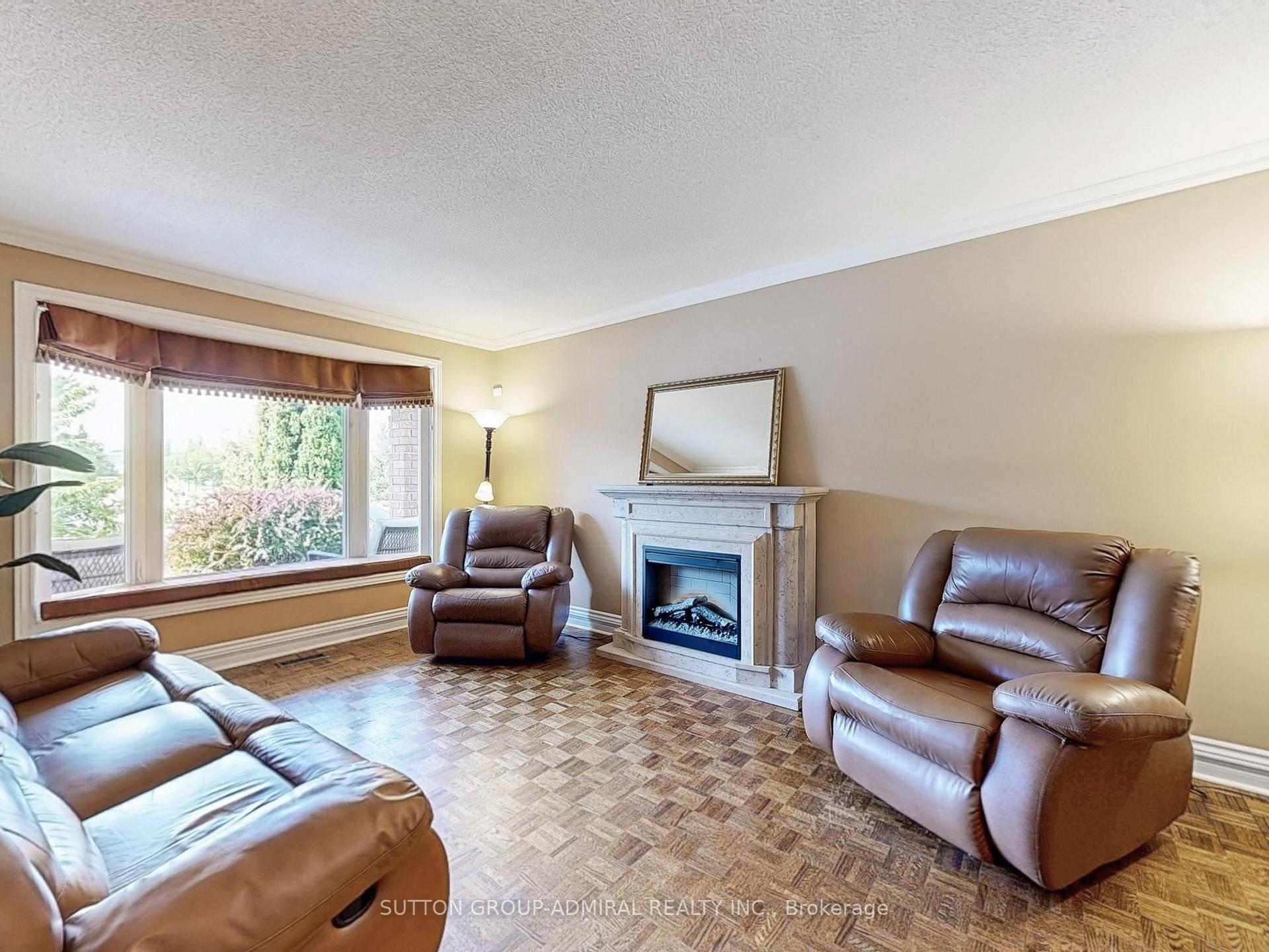 Photo 7 of 236 Russet Way, Vaughan, East Woodbridge — HOMEH