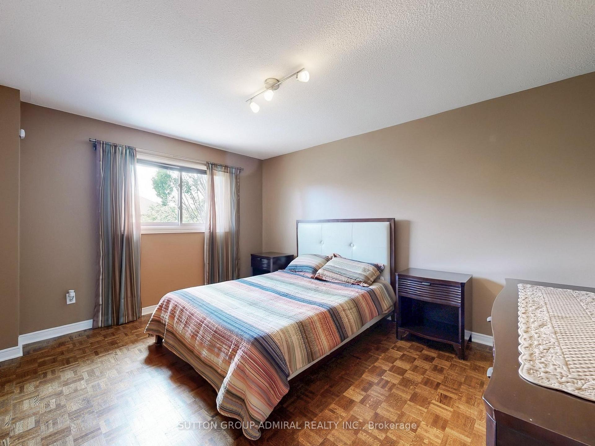 Photo 37 of 236 Russet Way, Vaughan, East Woodbridge — HOMEH
