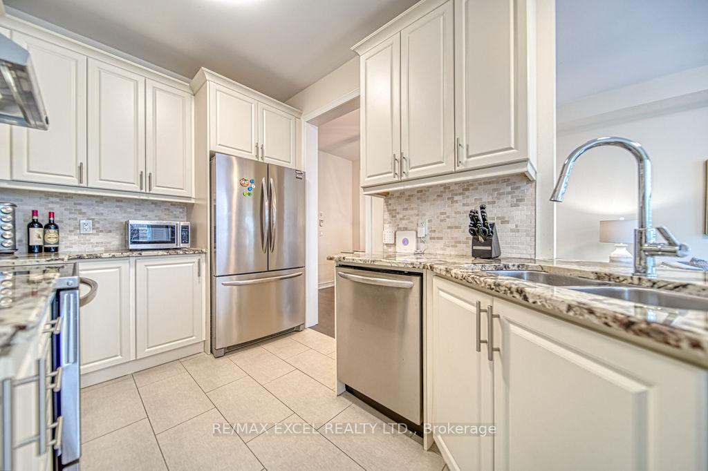 Photo 21 of 43 Durblee Avenue, Aurora, Rural Aurora — HOMEH