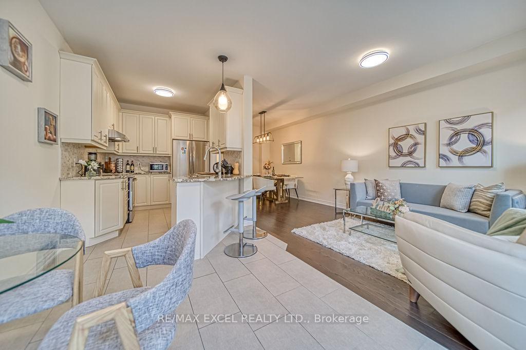 Photo 13 of 43 Durblee Avenue, Aurora, Rural Aurora — HOMEH