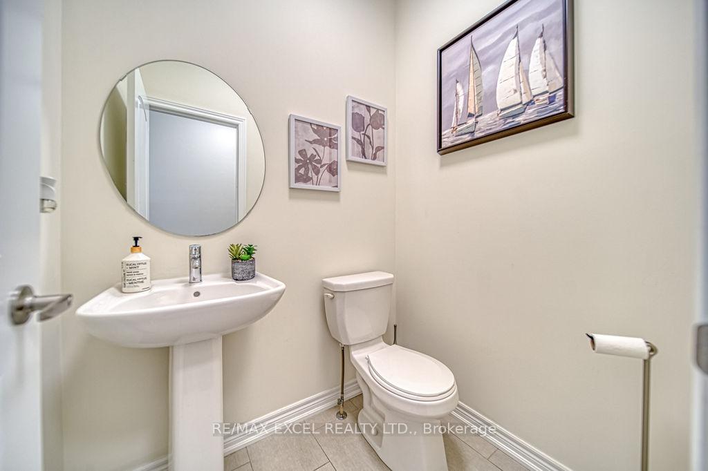 Photo 15 of 43 Durblee Avenue, Aurora, Rural Aurora — HOMEH