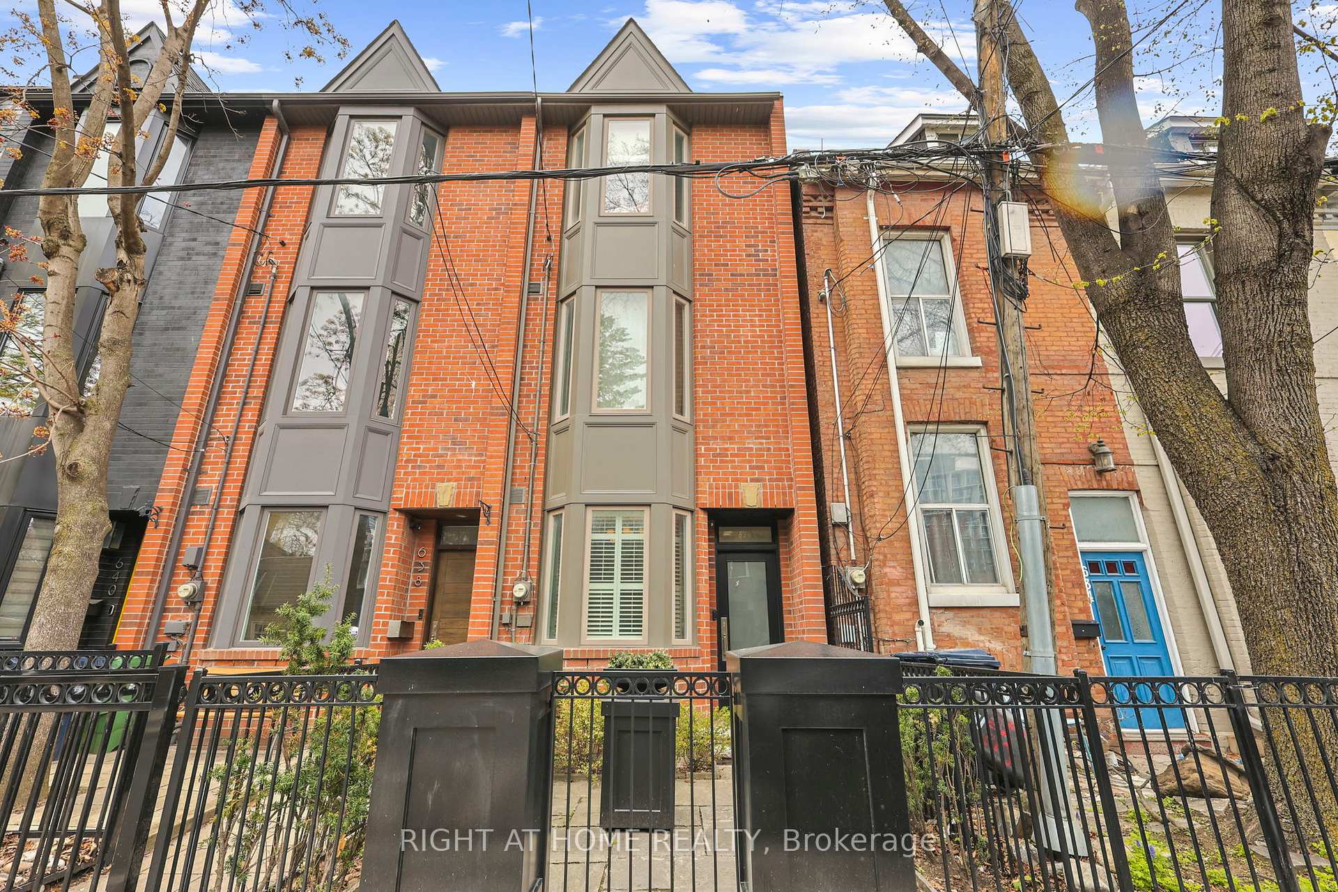 Front of 636 Wellington Street W