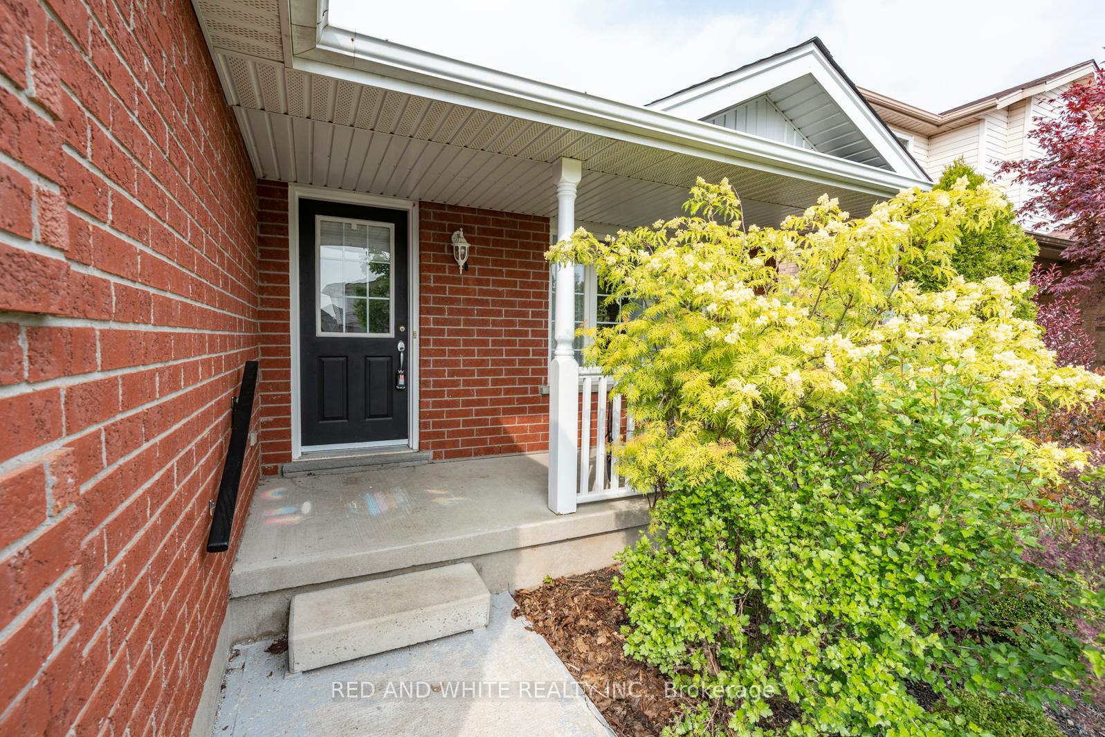 Front of Unit UPPER, 79 Munroe Crescent