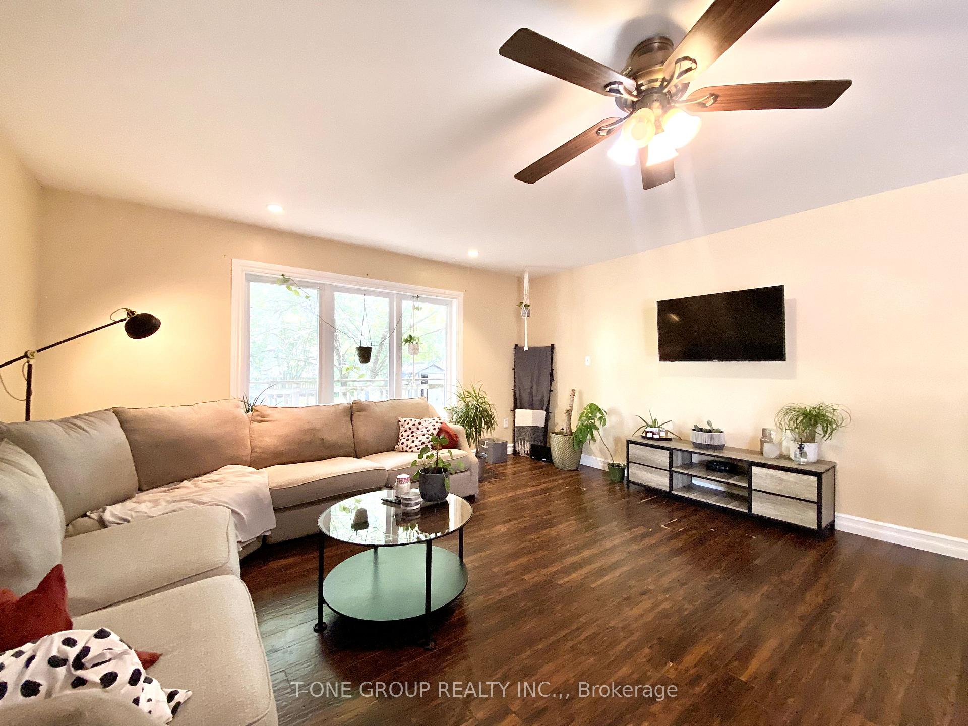 Photo 3 of Unit Back, 251 Cox Mill Road, Barrie, Innis-Shore — HOMEH