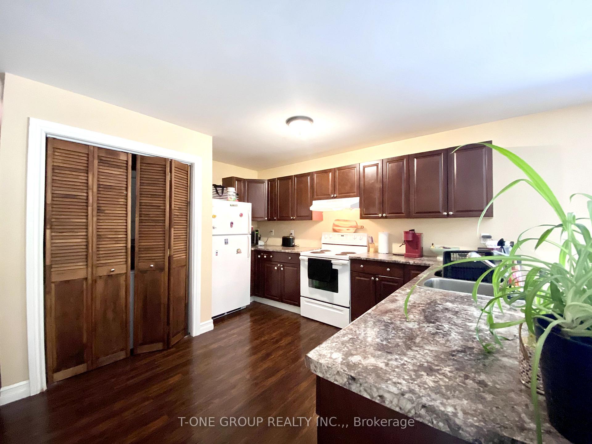 Photo 4 of Unit Back, 251 Cox Mill Road, Barrie, Innis-Shore — HOMEH