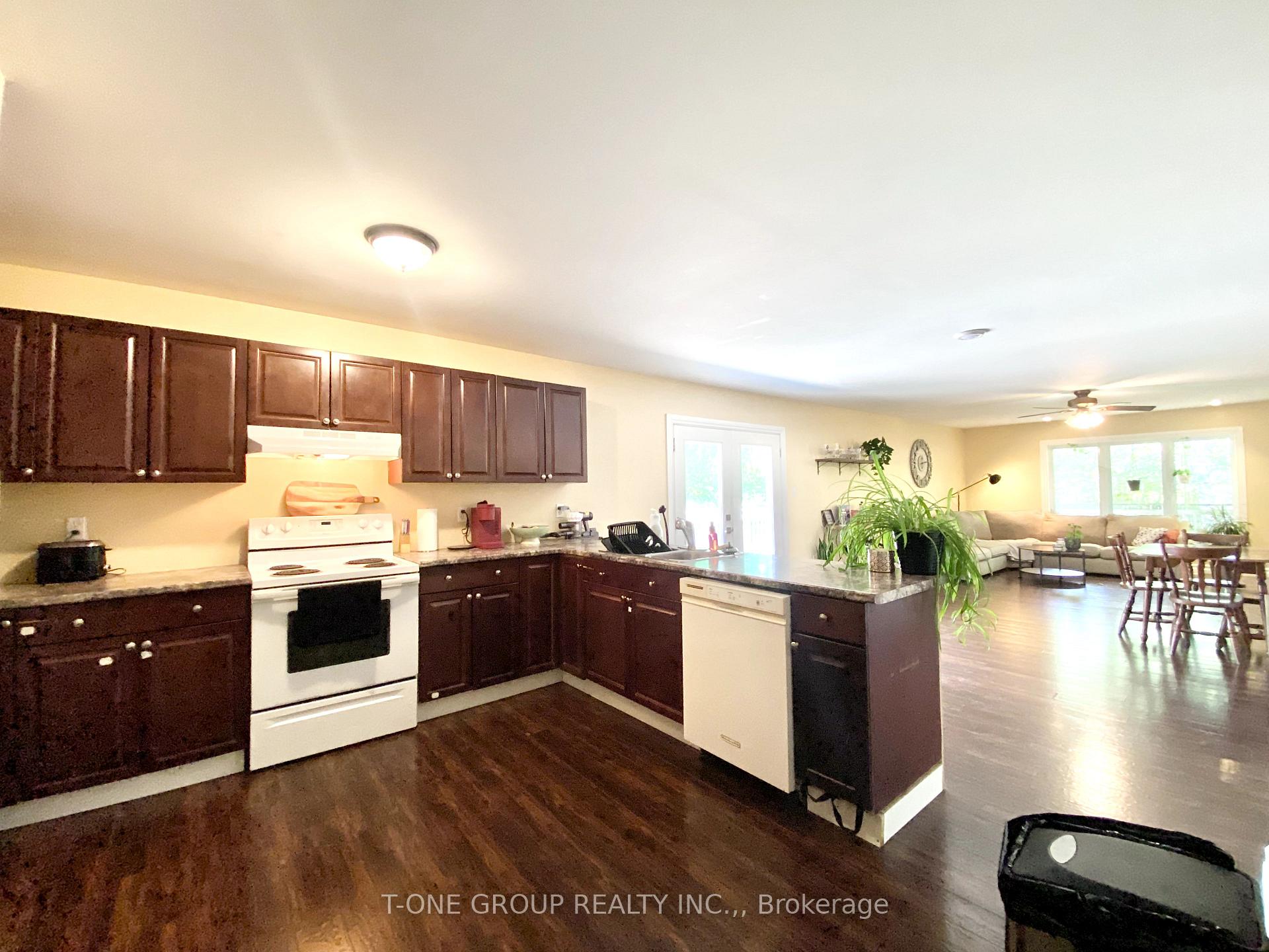 Photo 5 of Unit Back, 251 Cox Mill Road, Barrie, Innis-Shore — HOMEH