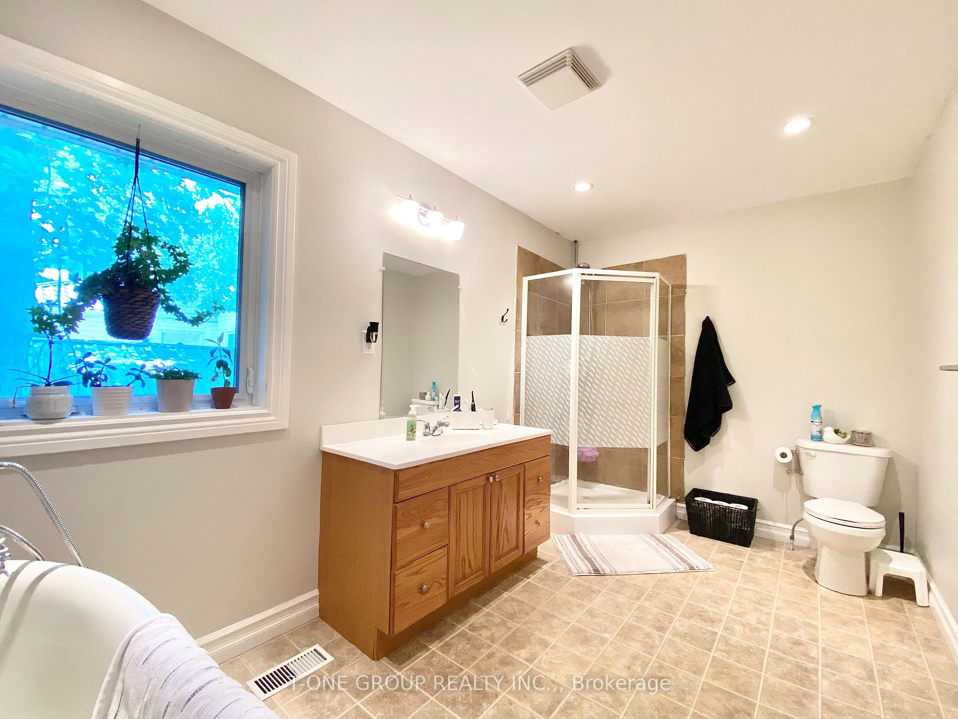 Photo 19 of Unit Back, 251 Cox Mill Road, Barrie, Innis-Shore — HOMEH