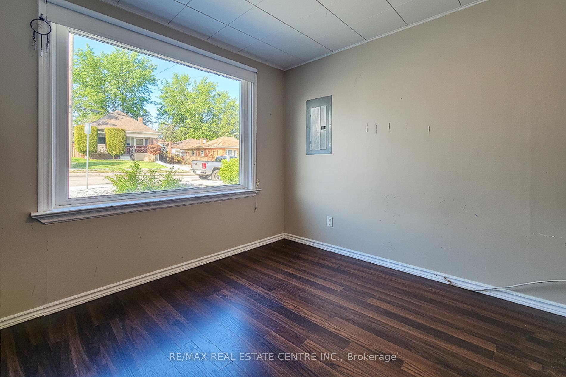 Photo 13 of 558 Barnaby Street, Hamilton, Parkview — HOMEH