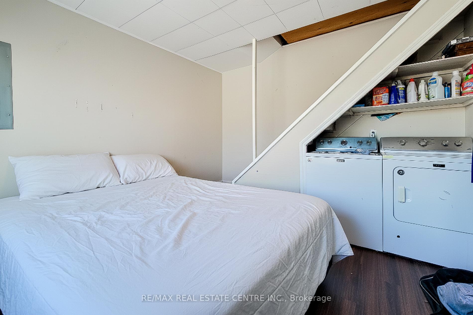 Photo 14 of 558 Barnaby Street, Hamilton, Parkview — HOMEH