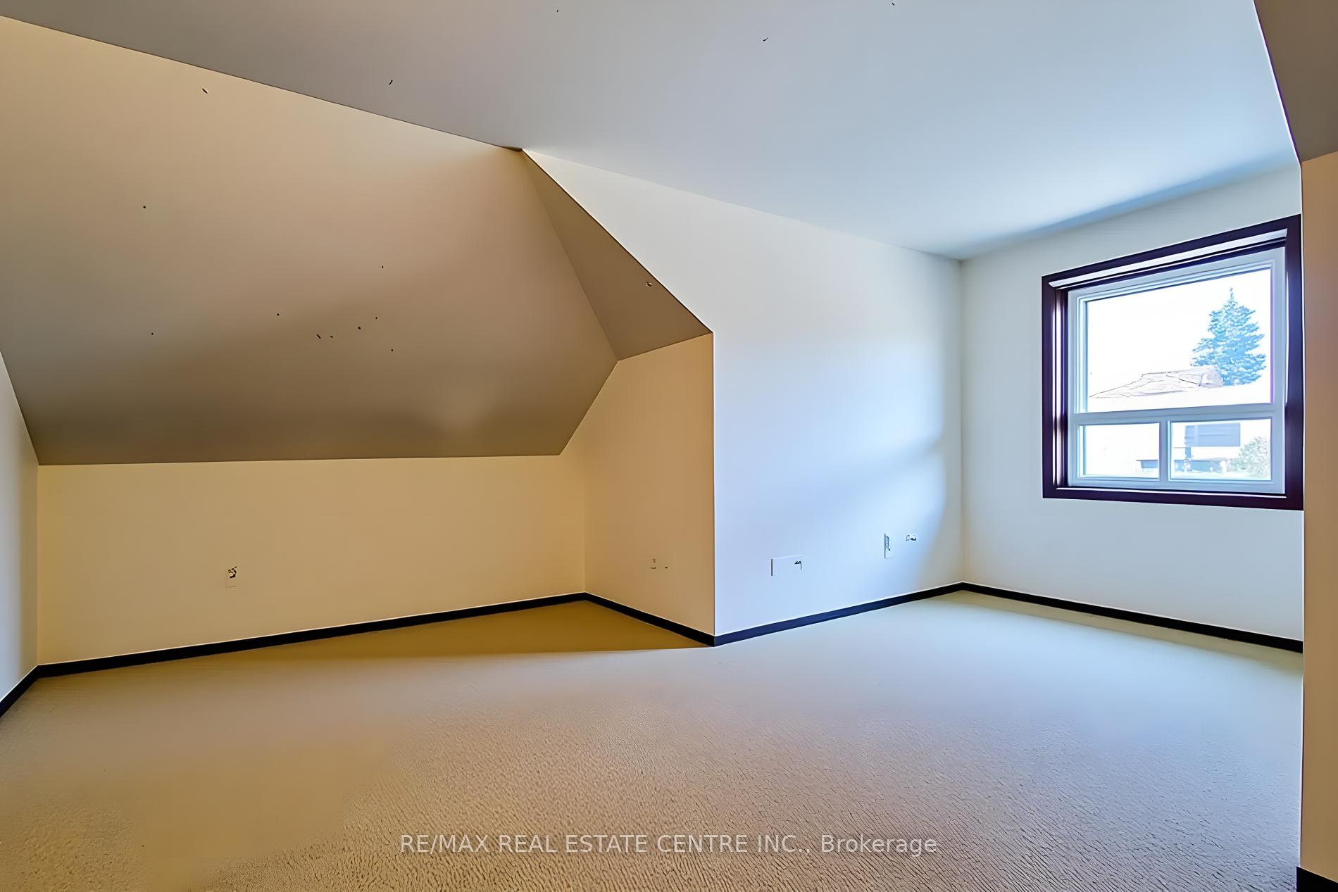 Photo 17 of 558 Barnaby Street, Hamilton, Parkview — HOMEH