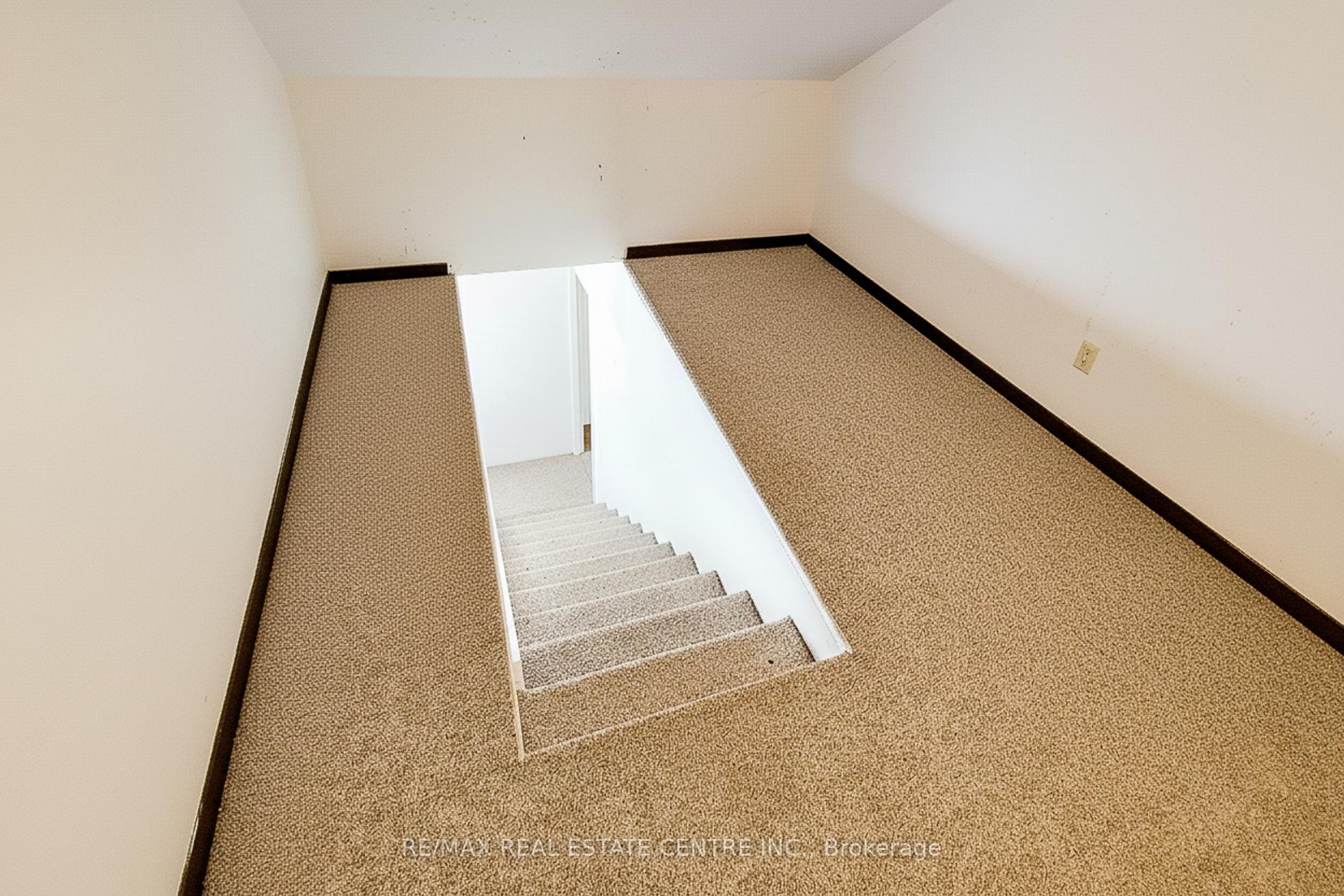 Photo 18 of 558 Barnaby Street, Hamilton, Parkview — HOMEH