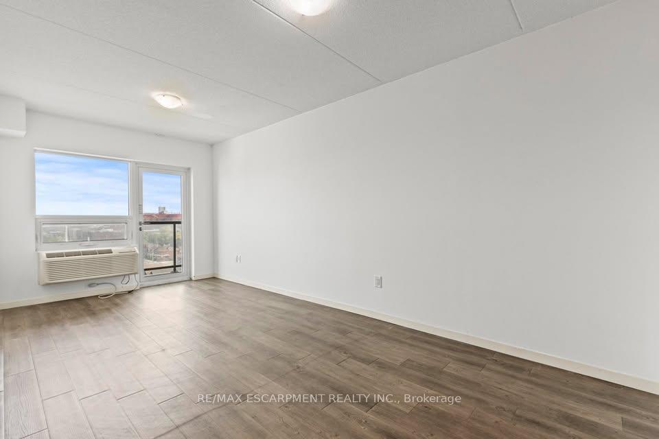 Photo 3 of Unit 302, 220 Cannon Street E, Hamilton, Beasley — HOMEH