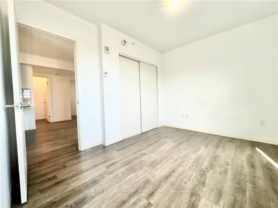 Photo 4 of Unit 302, 220 Cannon Street E, Hamilton, Beasley — HOMEH