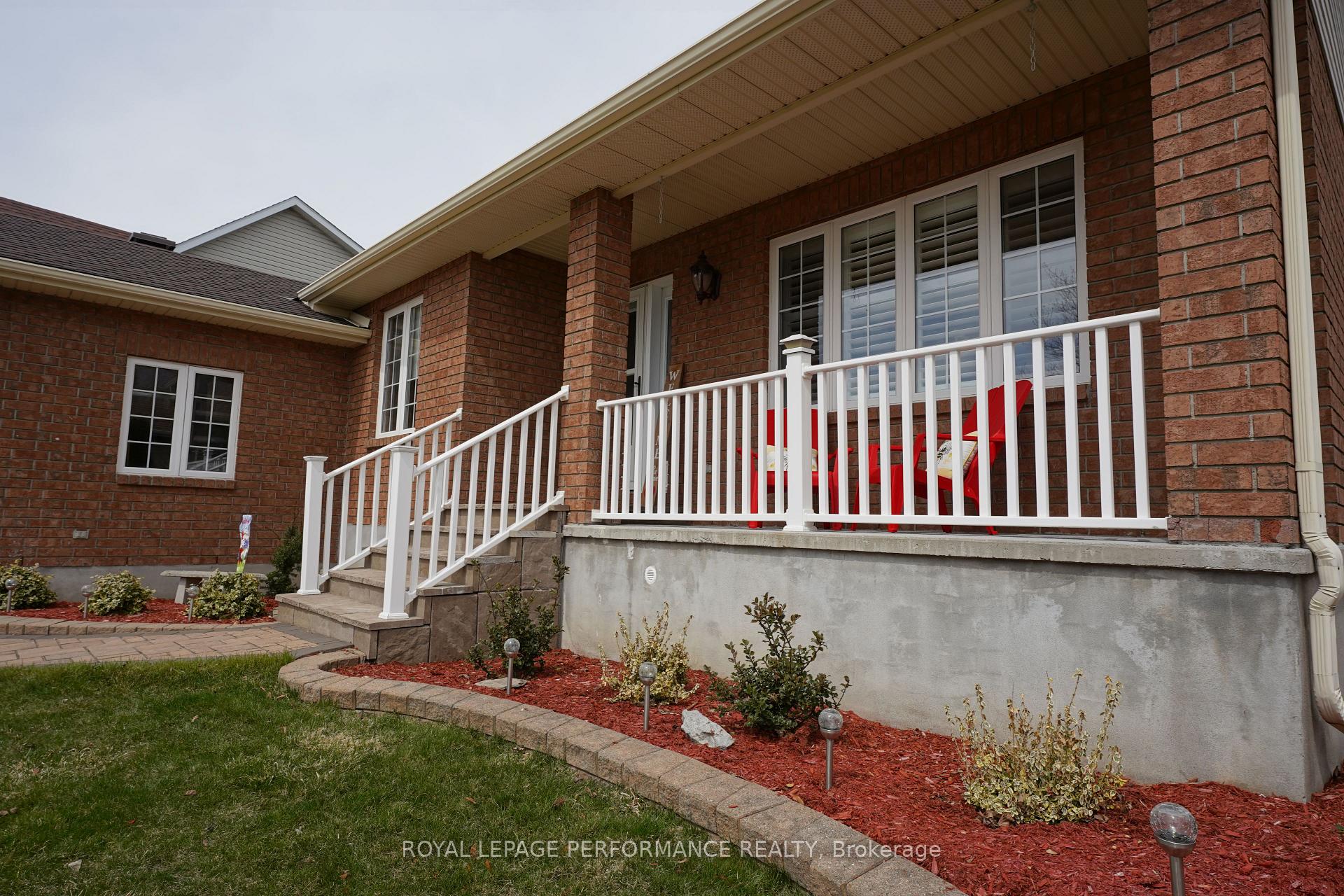 Photo 3 of 1761 MacIntyre Avenue, Cornwall — HOMEH