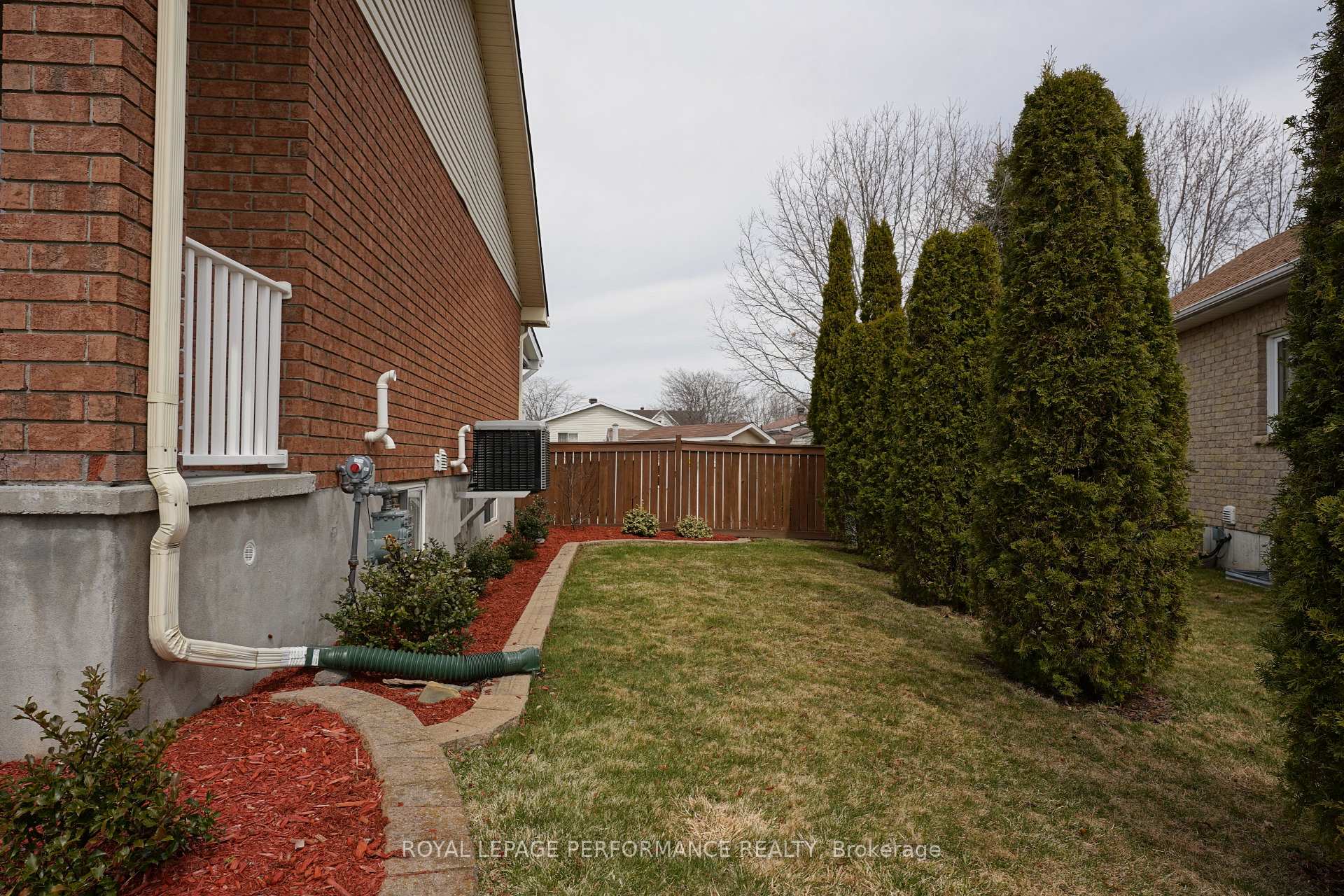Photo 5 of 1761 MacIntyre Avenue, Cornwall — HOMEH