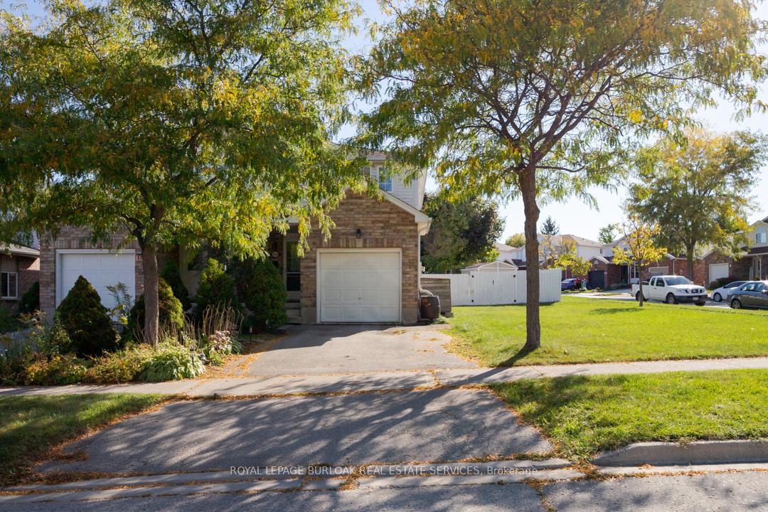 Photo 2 of 118 Silurian Drive, Guelph, Grange Road — HOMEH