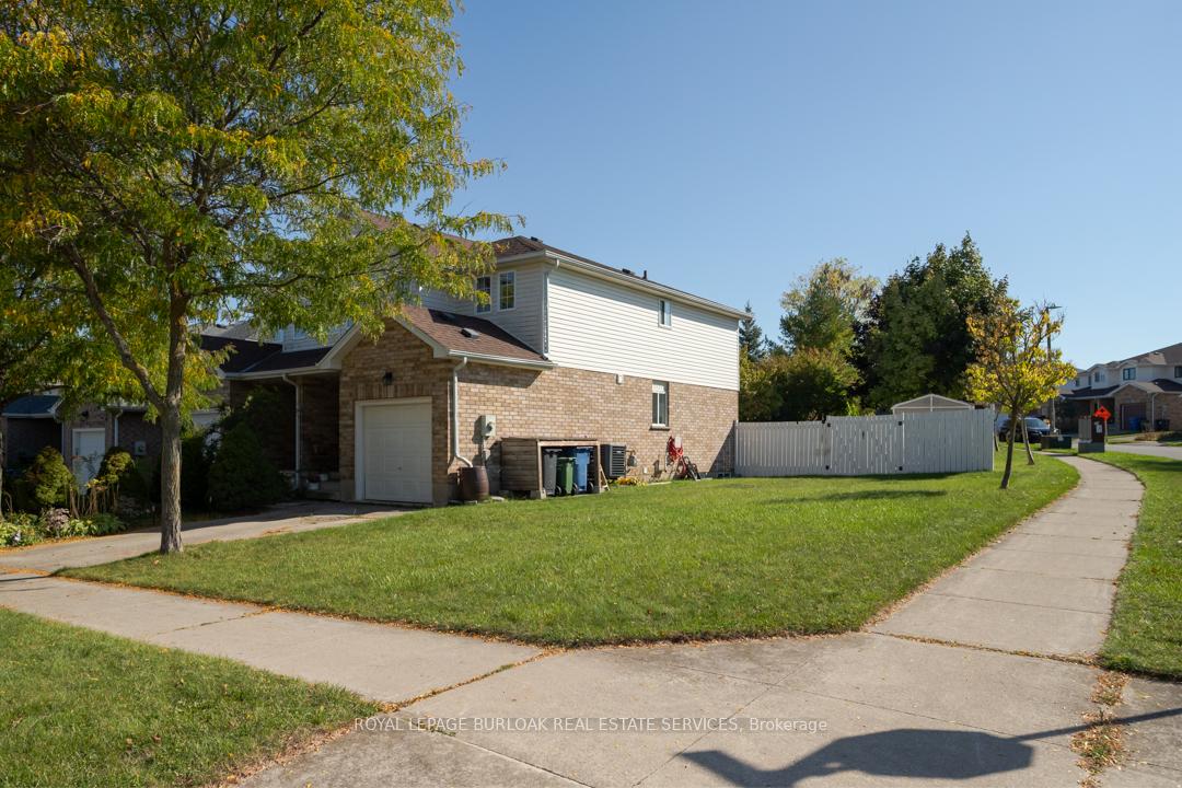 Photo 3 of 118 Silurian Drive, Guelph, Grange Road — HOMEH