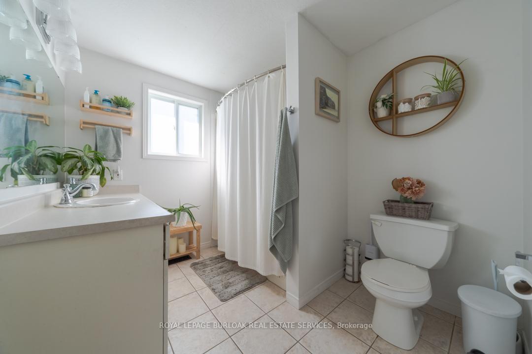 Photo 14 of 118 Silurian Drive, Guelph, Grange Road — HOMEH