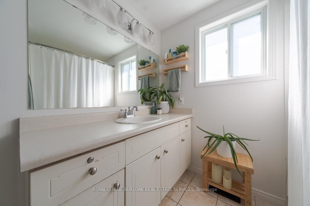Photo 15 of 118 Silurian Drive, Guelph, Grange Road — HOMEH