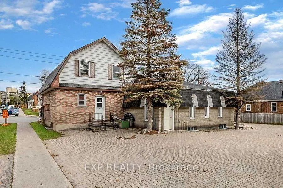 Photo 2 of 94 Eccles Street N, Barrie, Queen's Park — HOMEH